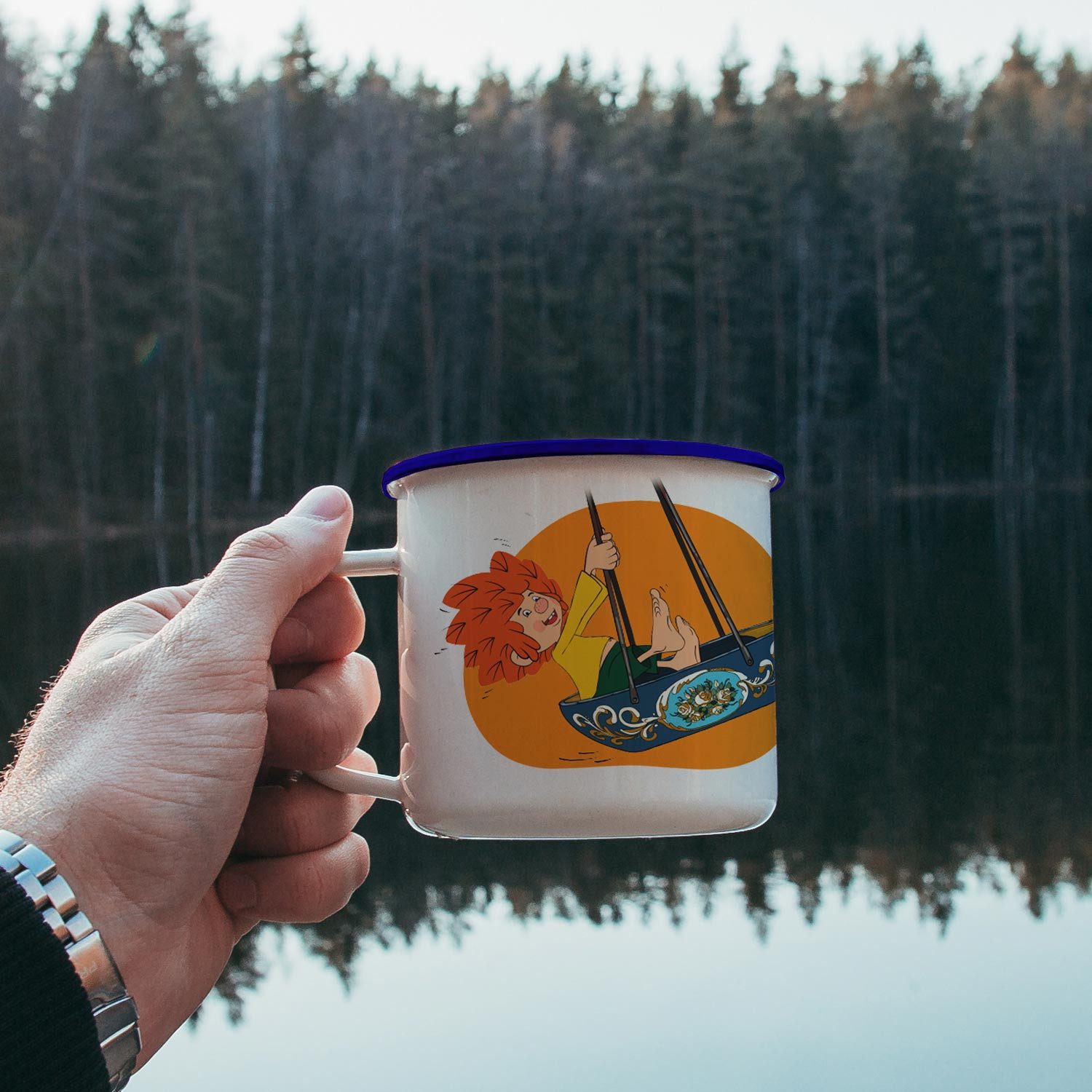 Bavariashop Tasse ®Pumuckl Emailletasse "Schiffschaukel" • 350 ml, Hochwertiges Emaille, Lokal gefertigt, In Handarbeit hergestellt.