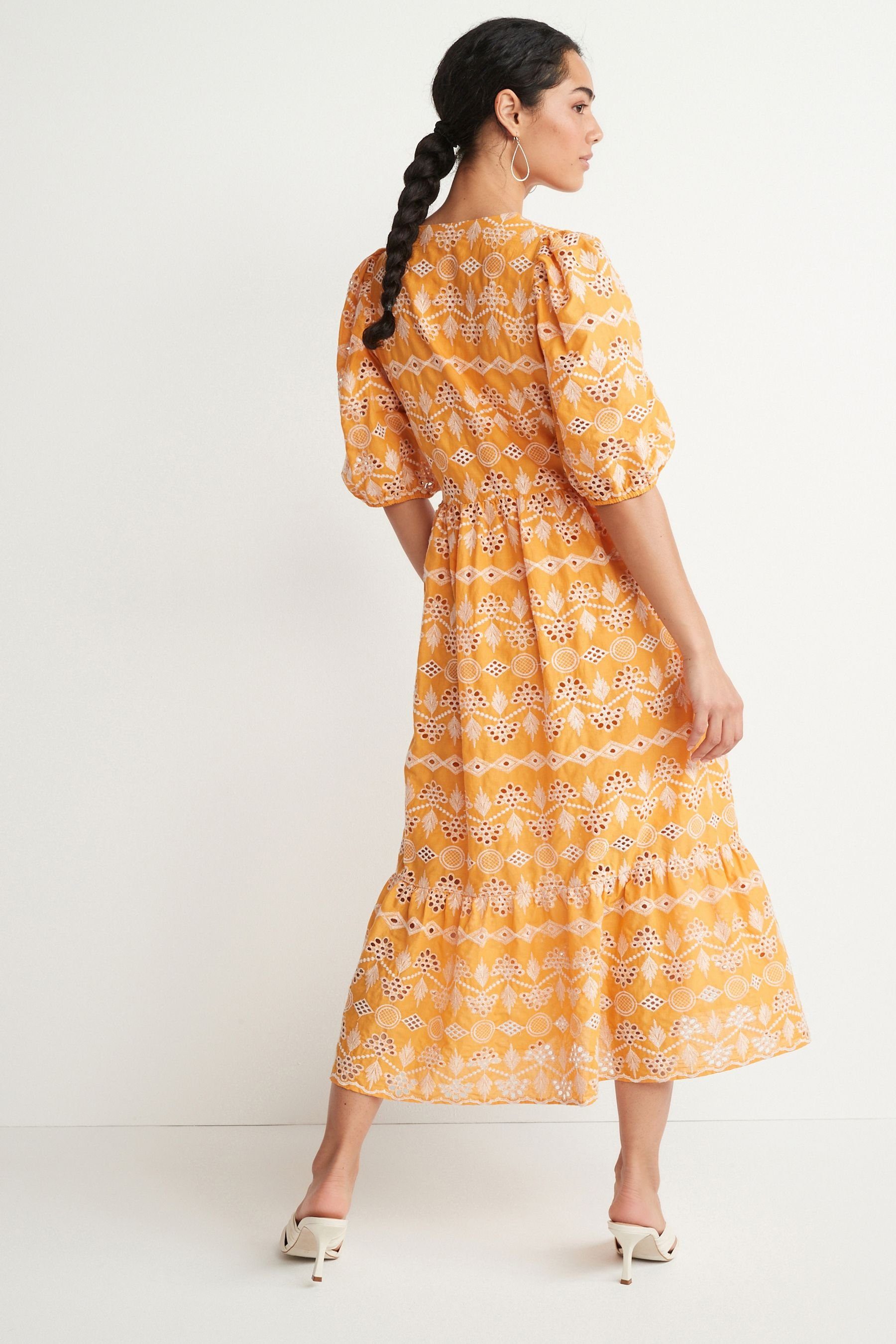 Kleid Next (1-tlg) Lochstickerei Sommerkleid mit Ochre