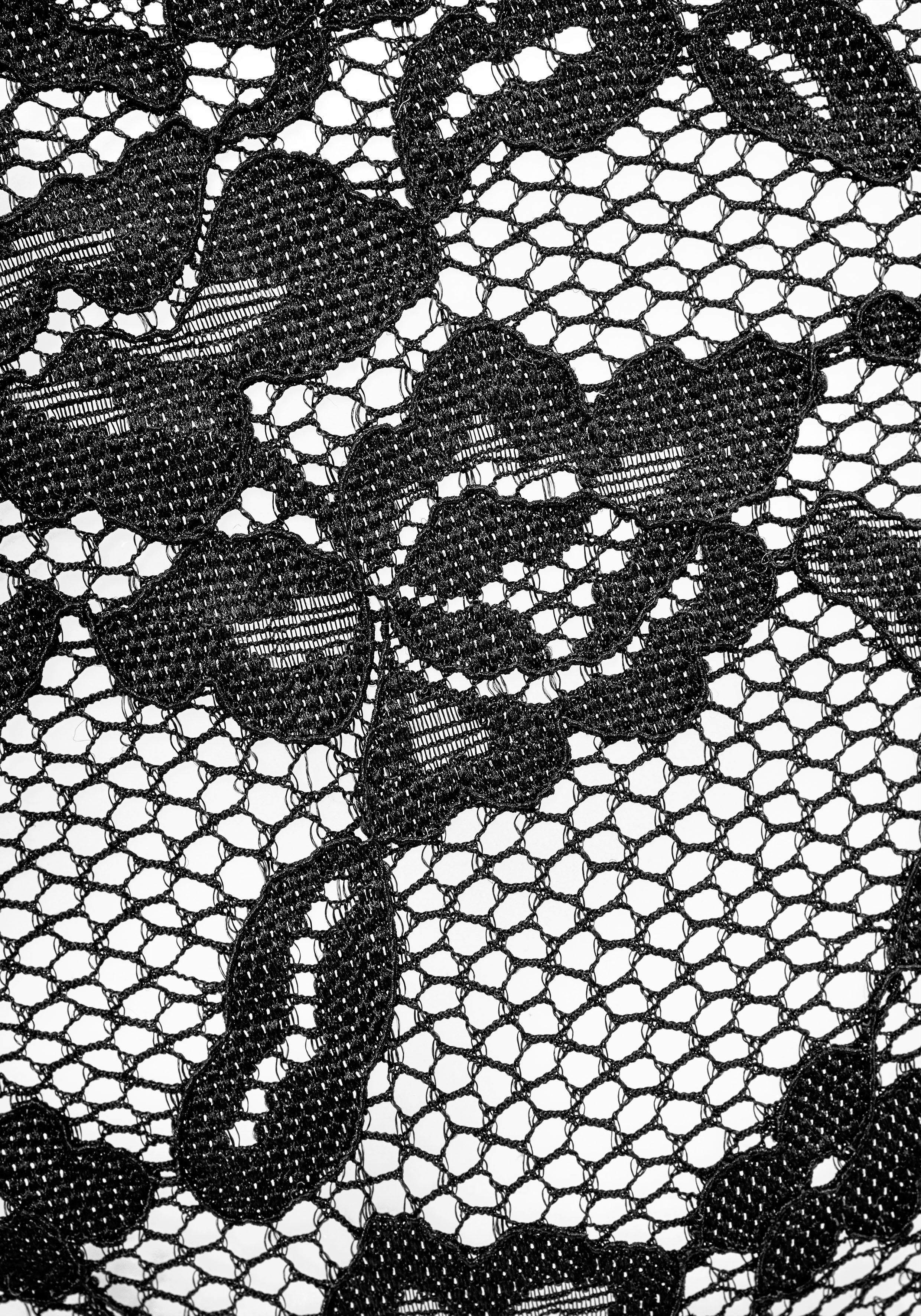 LASCANA String aus leicht transparenter Spitze