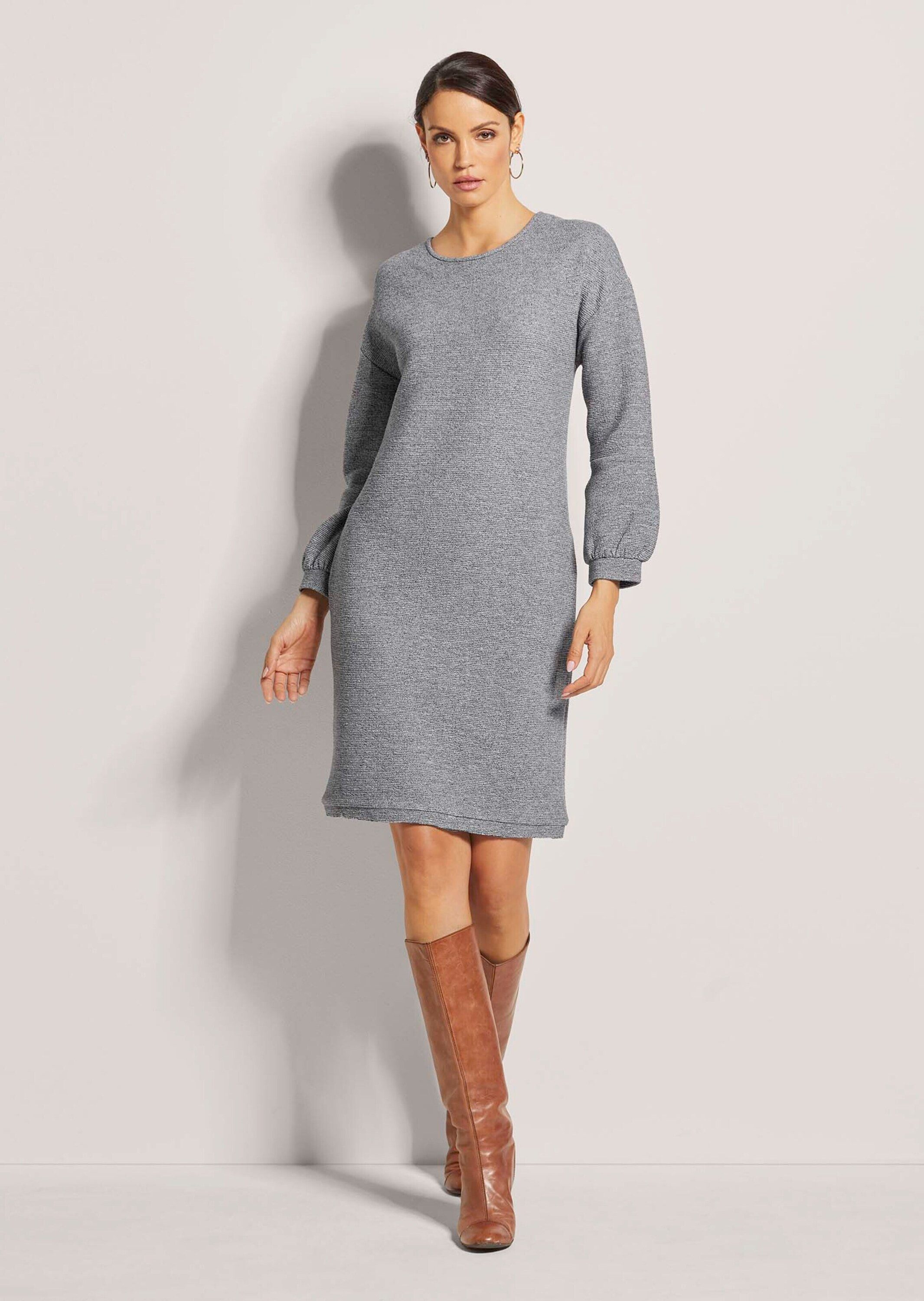 MADELEINE Midikleid Elastisches Oversized-Kleid mit Taschen Unifarbenes Modell mit klassischem Rundhalsausschnitt