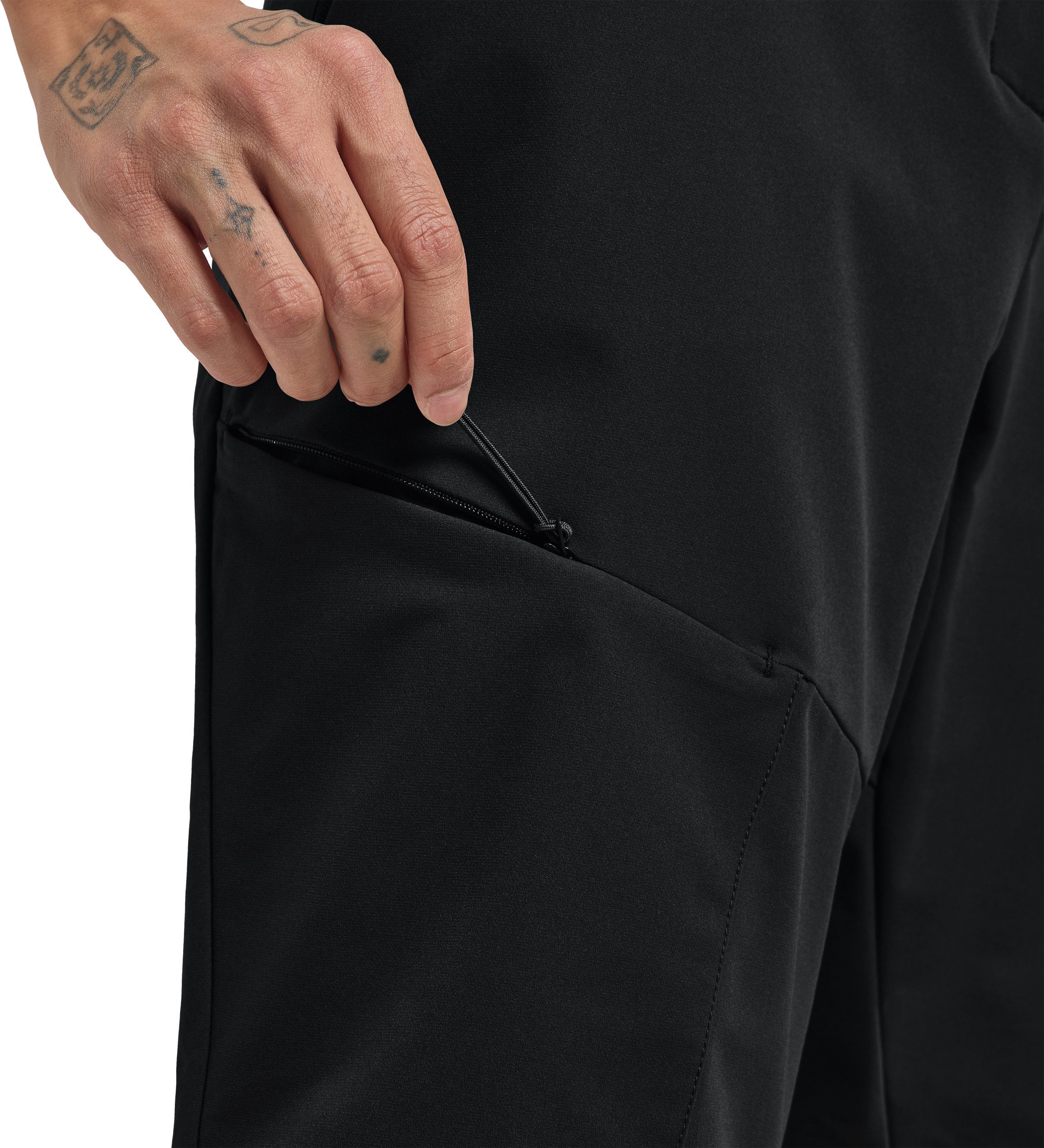 Jack Wolfskin Shorts PICO TRAIL SHORTS W mit zwei Hüfttaschen, winddicht, atmungsaktiv, längerer Bermudaschnitt