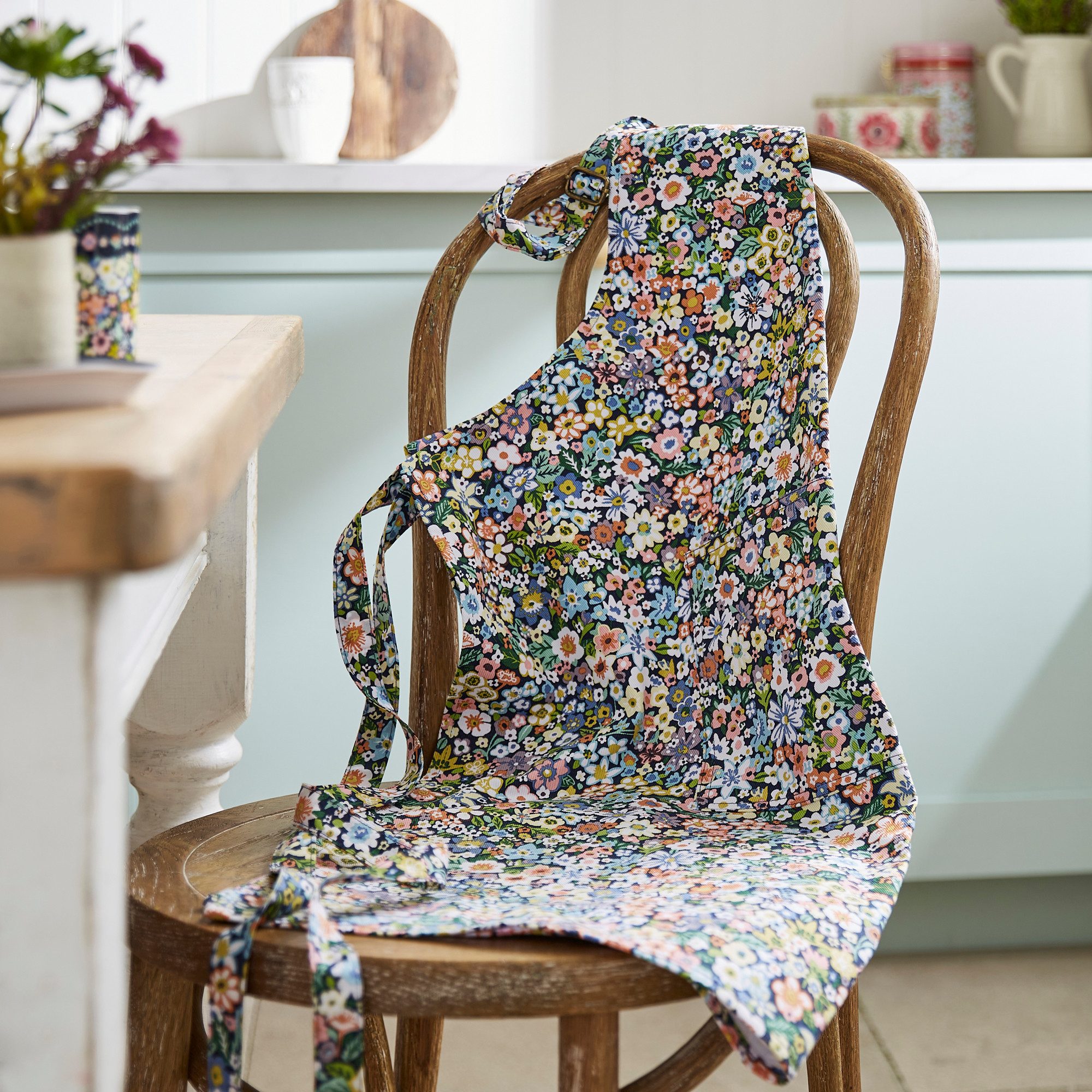 Ulster Weavers Kochschürze Confetti Floral, (1-tlg., 1-teilig), Küchenschür günstig online kaufen