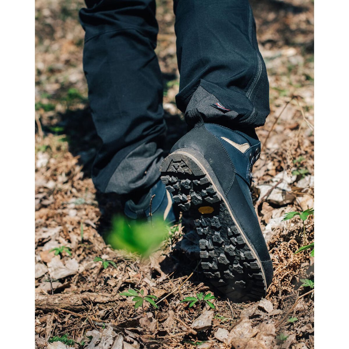 Lundhags Bjerg Mid Hikingschuh Vielseitiger Wanderstiefel aus italienischem Veloursleder mit