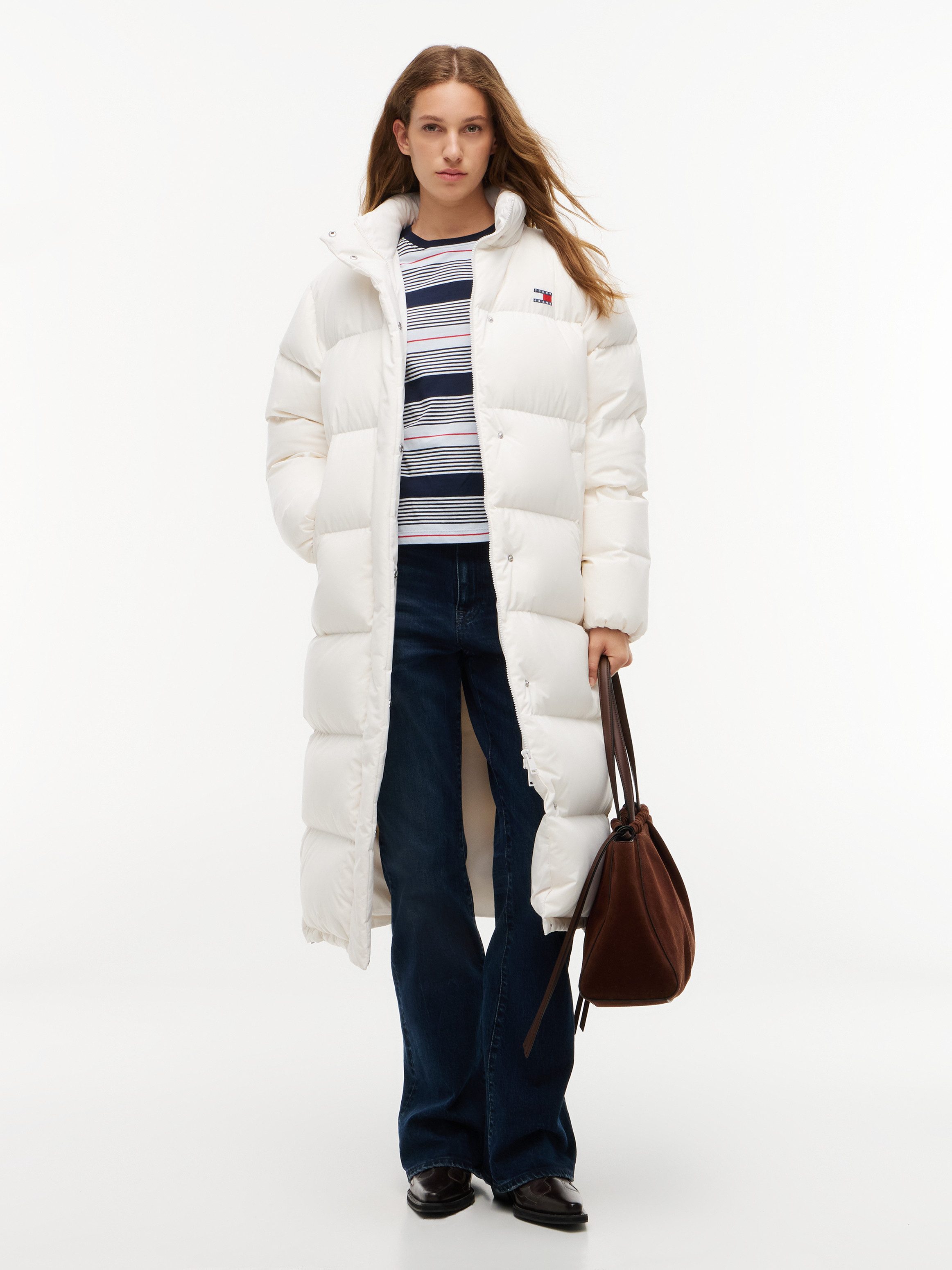 Tommy Jeans Steppmantel TJW ALASKA LONG PUFFER EXT mit seitlichen Schlitzen mit Druckknopfverschluss – Bild 4 von 5