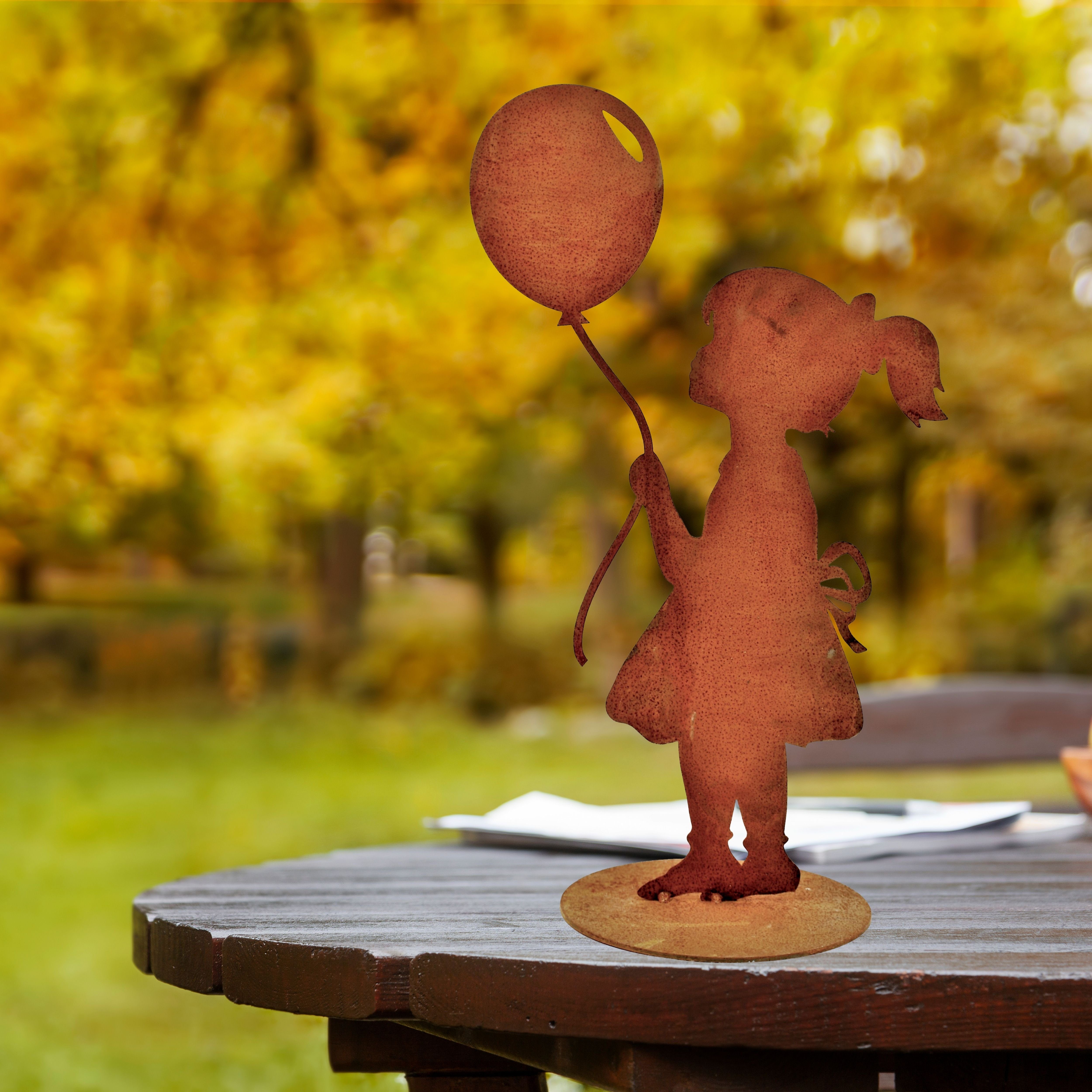 Rostikal Gartenfigur Mädchen Figur Edelrost mit Luftballon – Metall Gartendeko, wetterfest, Geschenkidee für Gartenfreunde – pflegefrei & outdoor geeignet