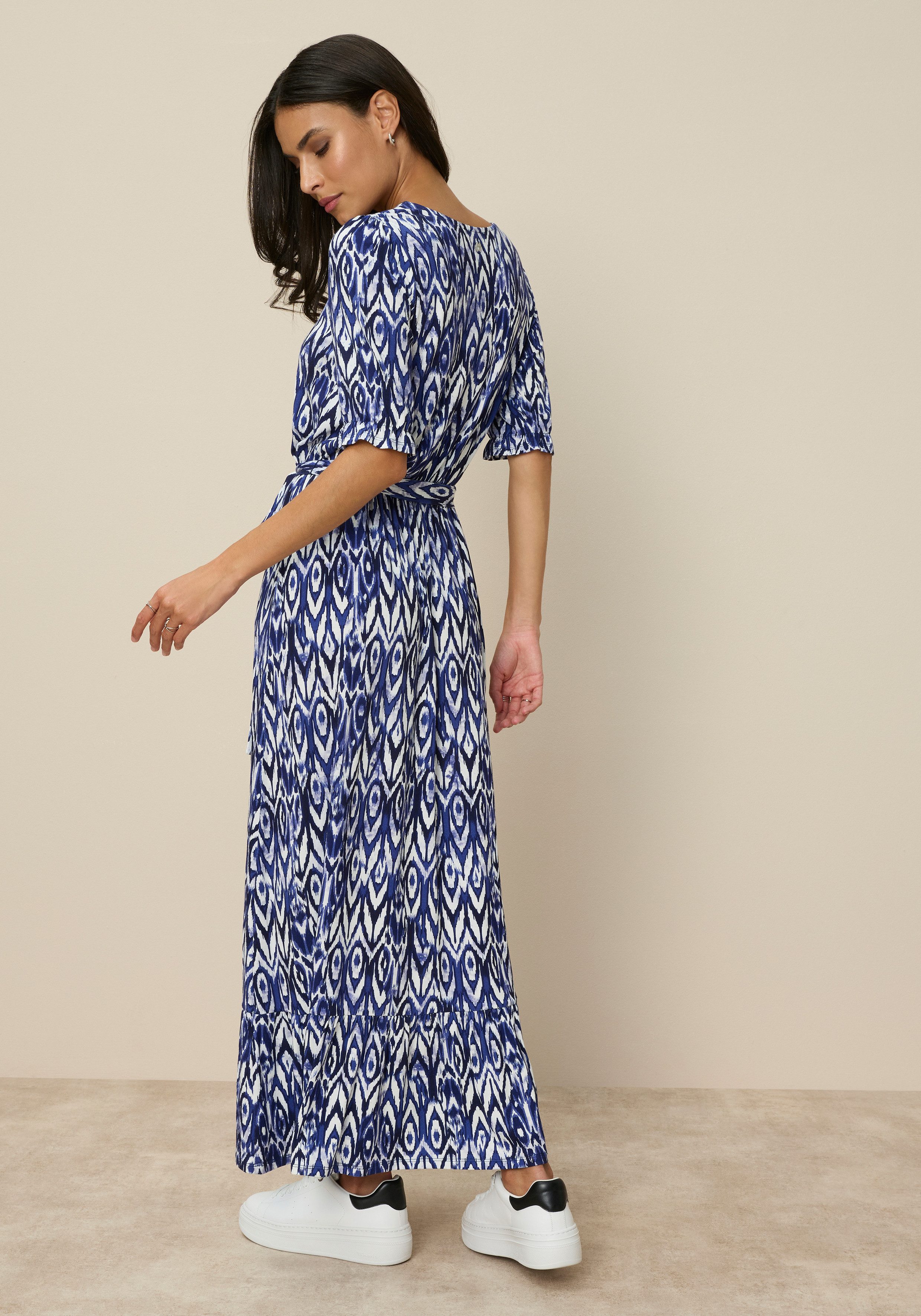 Tamaris Jerseykleid mit verspielten Ärmeln, figurumspielende Passform