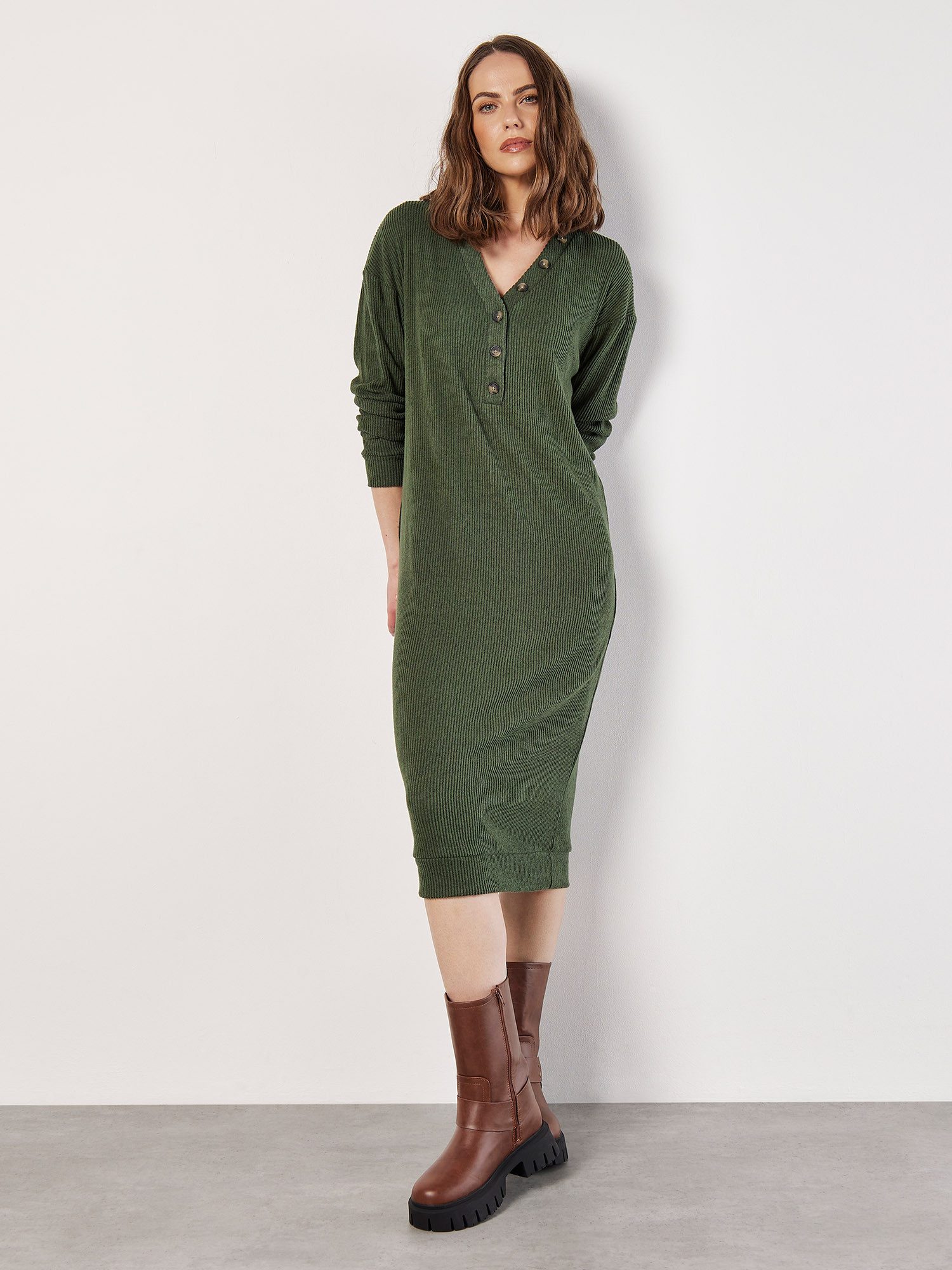 Apricot Strickkleid aus Rippstrick, mit Zierknöpfen günstig online kaufen