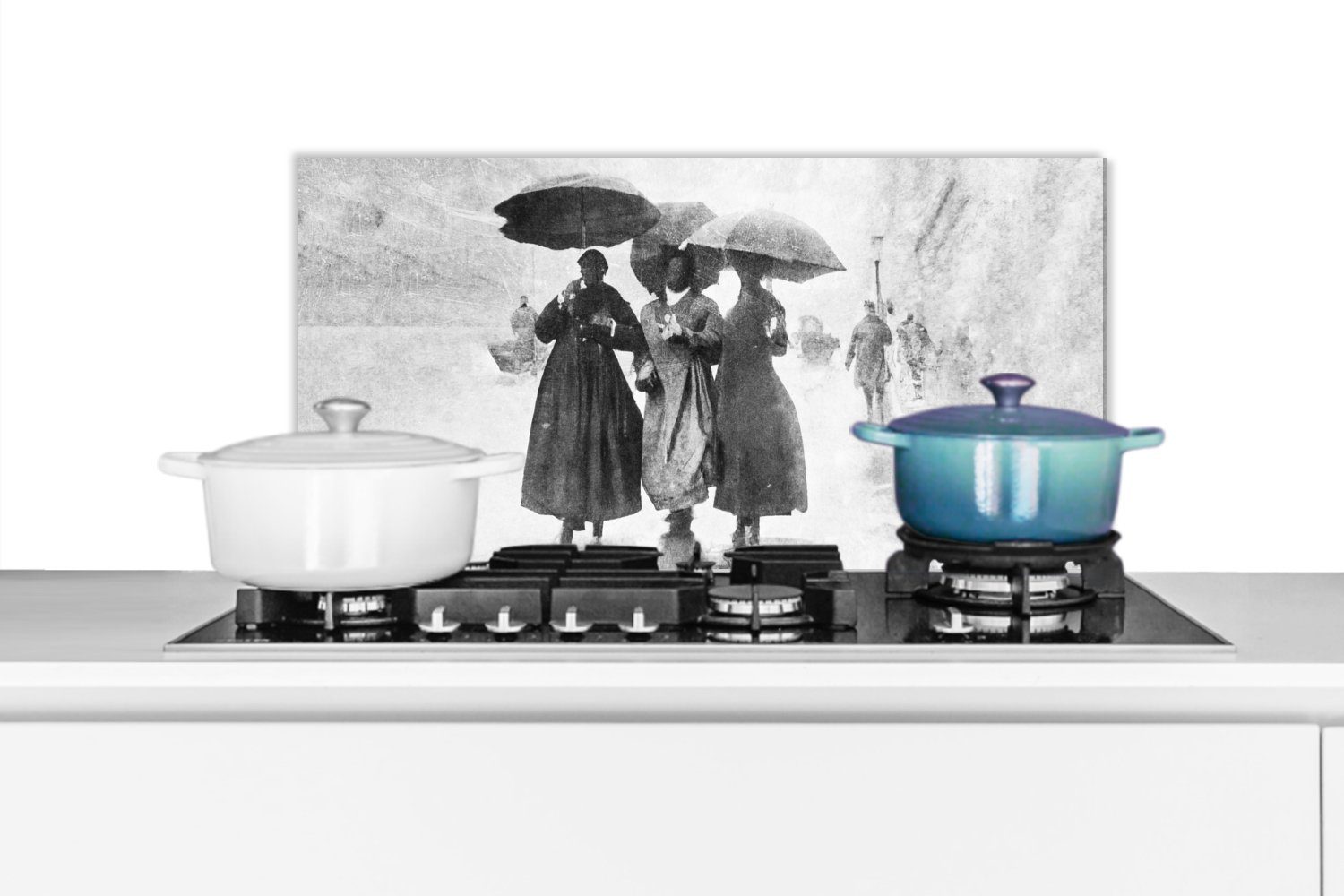 MuchoWow Küchenrückwand Frauen - Regenschirm - Schwarz und weiß - Straße, (1-tlg), 60x30 cm, Wandschutz, gegen Fett und Schmutzflecken für Küchen | Küchenrückwände