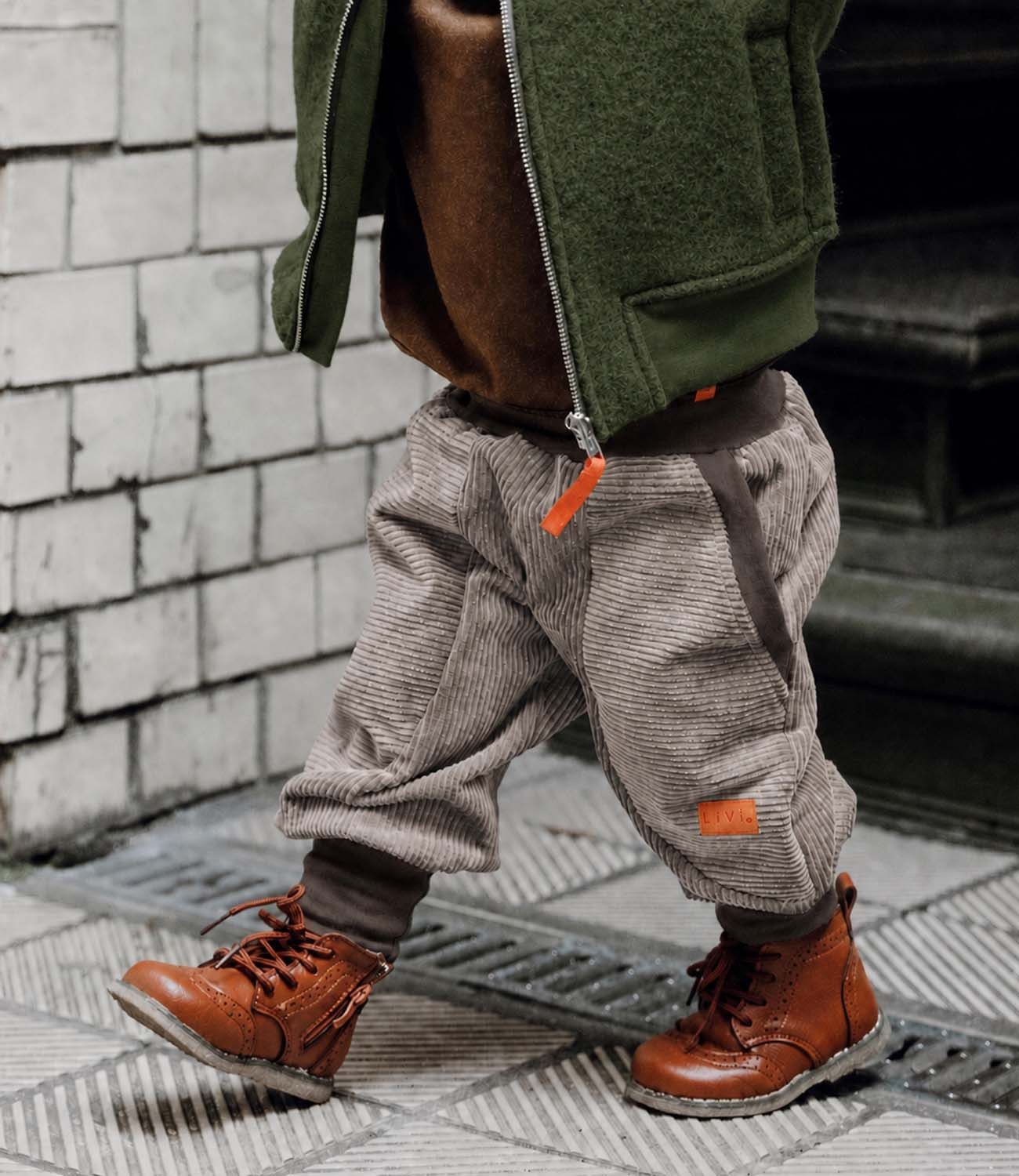 LiVi BERLIN Leinenhose JOGGER BREITCORD MANDEL BRAUN