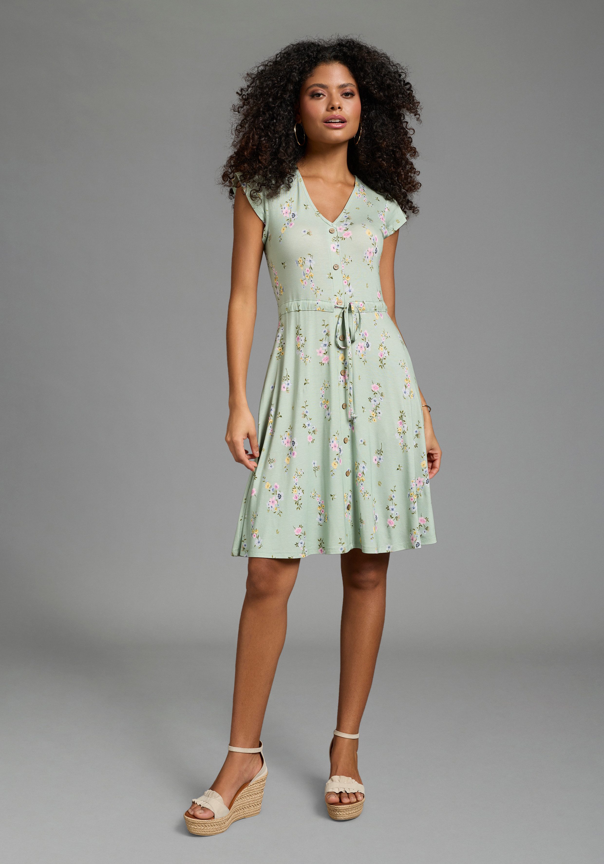 Laura Scott Sommerkleid mit femininen Blumen, aus Viskose und Elasthan, geblümte Optik. € 49,99, (€ 49,99 pro 1 Stk).