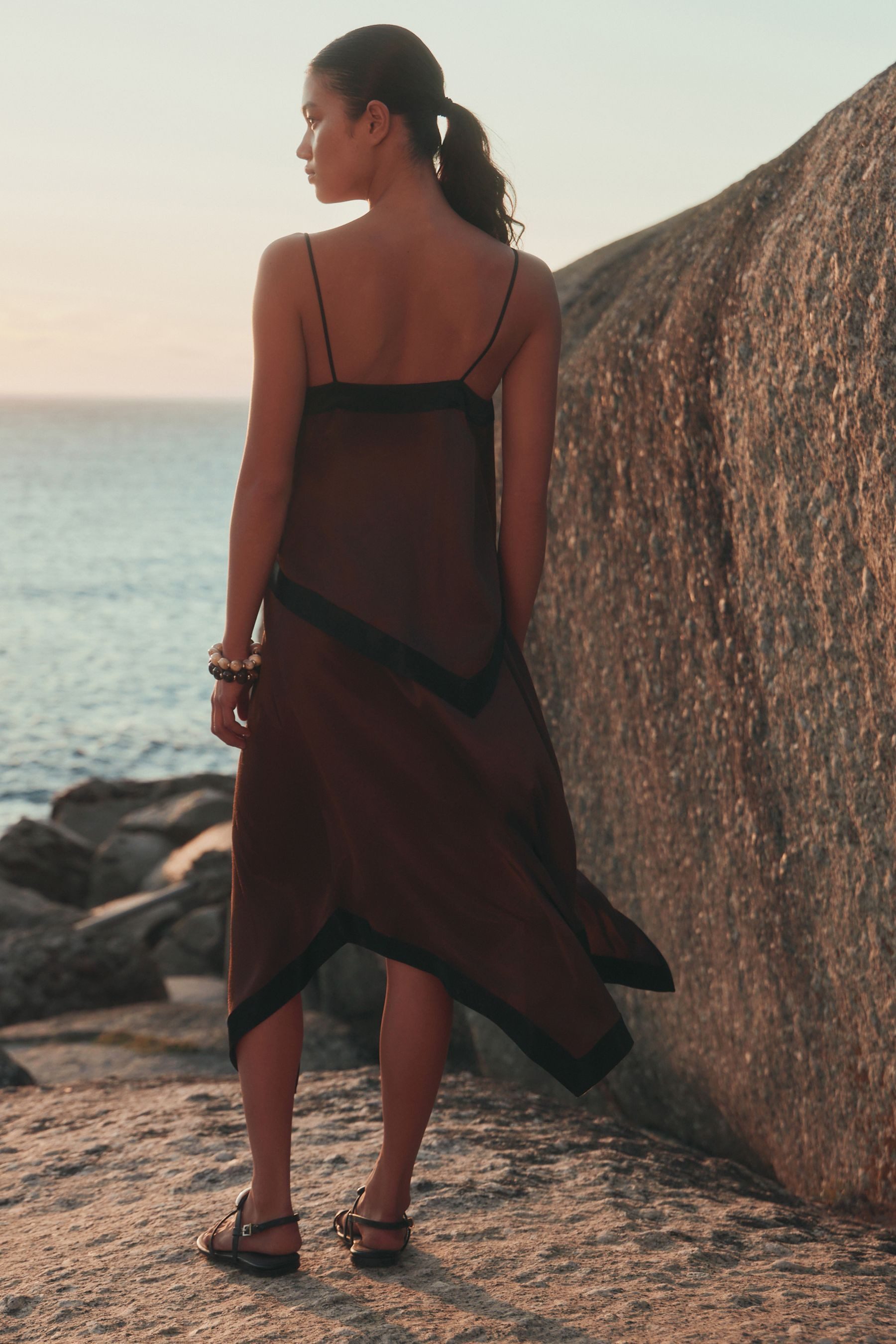 Next Strandkleid Kleid mit Zipfelsaum (1-tlg)