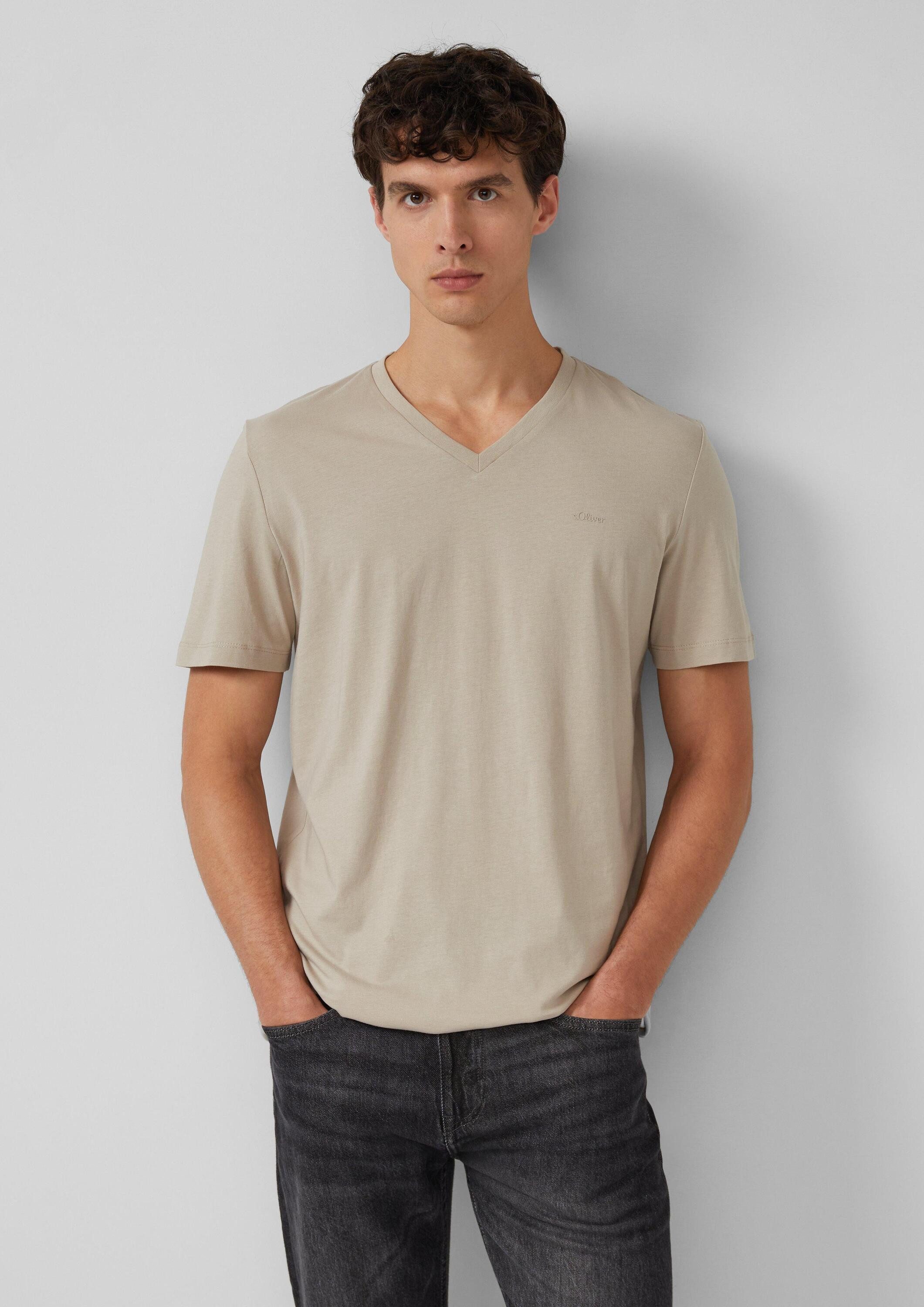 s.Oliver Kurzarmshirt T-Shirt Baumwoll-T-Shirt mit V-Ausschnitt und Logopri günstig online kaufen