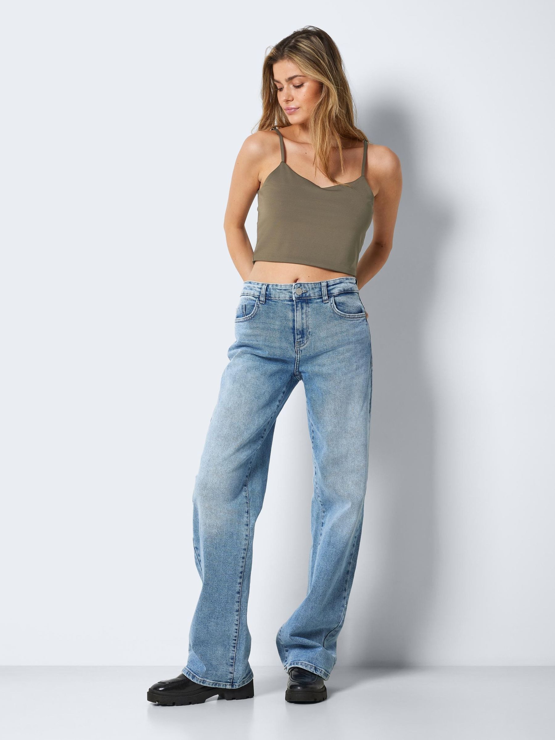 Noisy may Shirttop Einfarbiges Crop mit Spaghettiträgern für Damen NMTERESA CROPPED S/L TOP NOOS – Bild 4 von 5