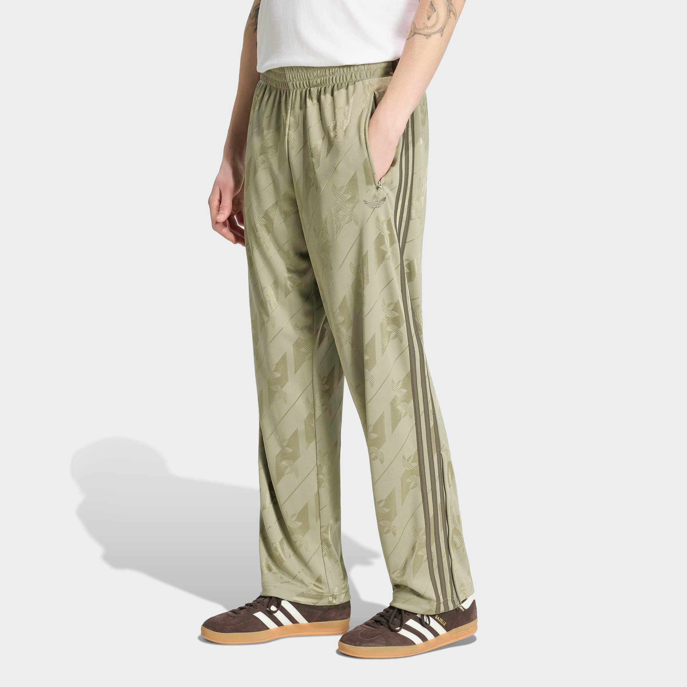 adidas Originals Sporthose MONOGRAM FIREBIRD mit Monogramm-Details, ohne Verschluss, formstabil