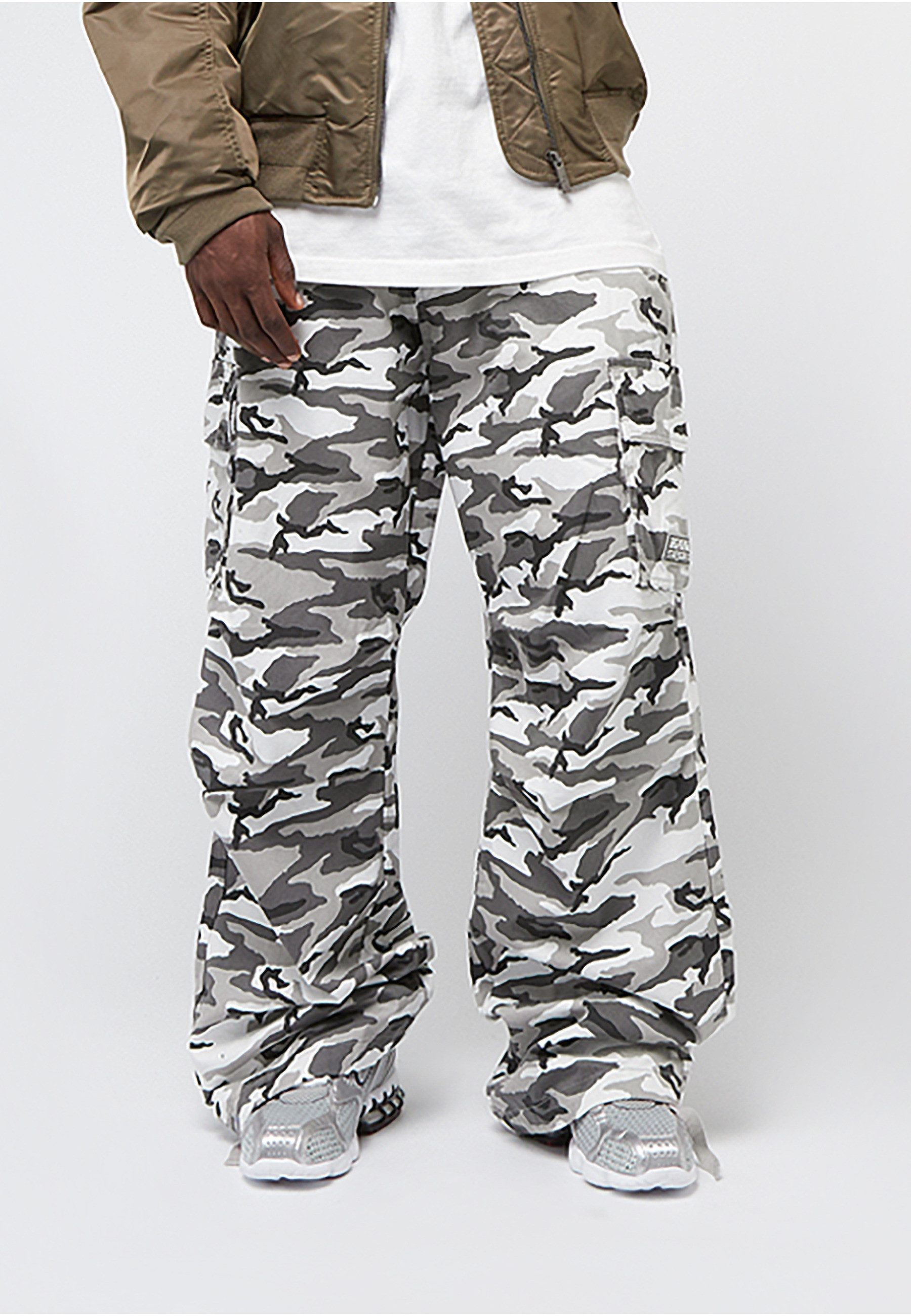 Karl Kani Cargohose Karl Kani Spor t Patch Camo Cargo Pants (1-tlg)