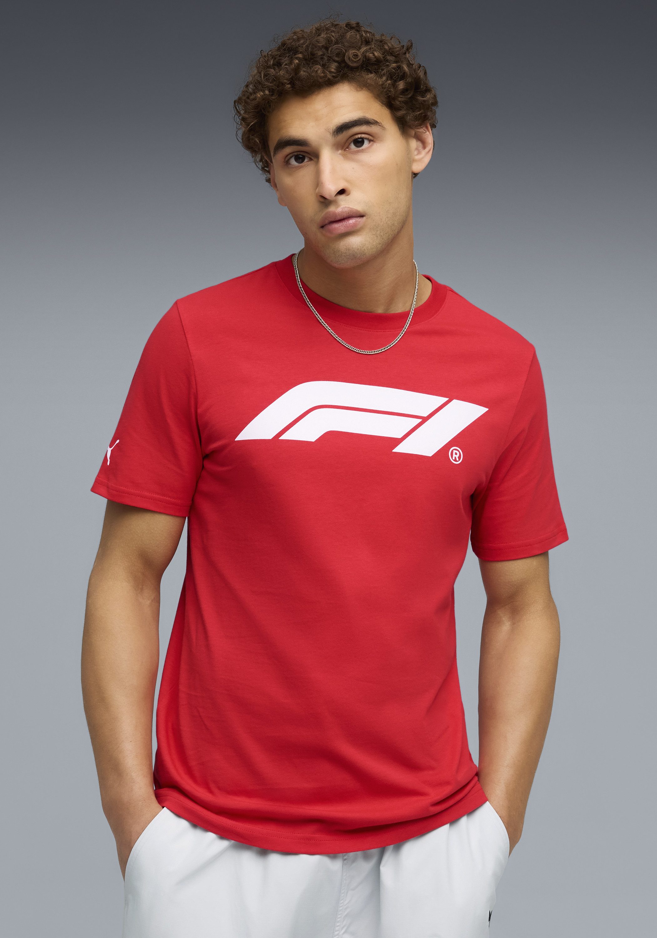 PUMA T-Shirt F1 ESS LOGO TEE 180G Regular Fit, Kurzarm, für Motorsport-Fans, mit Rundhalsausschnitt