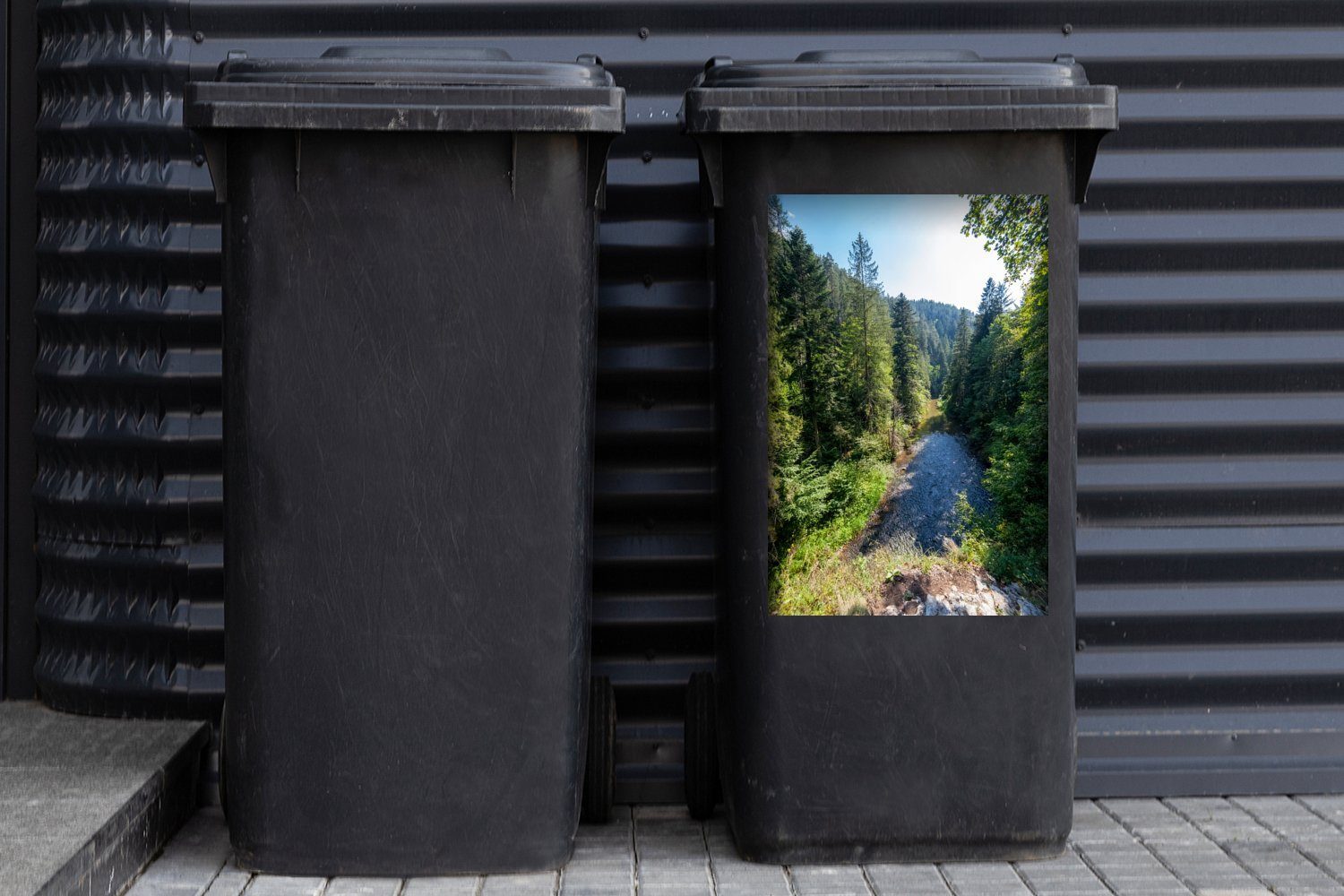 (1 Abfalbehälter Mülleimer-aufkleber, den Mülltonne, in Nationalparks Slowakisches Wäldern MuchoWow des Wandsticker Sticker, St), Container, Fluss Paradies