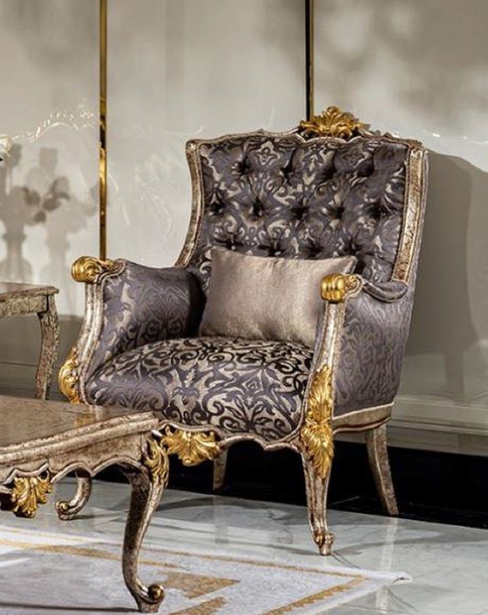 Casa Padrino Sessel Luxus Barock Wohnzimmer Sessel Lila / Silber / Antik Silber / Braun / Gold - Handgefertigter Barockstil Sessel mit elegantem Muster und dekorativem Kissen - Barock Wohnzimmer Möbel