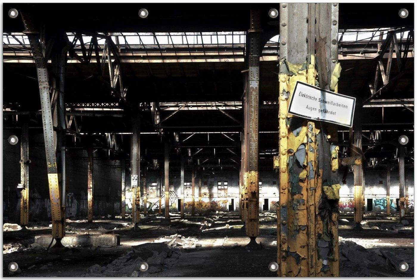 Thumbnail - Wallario Sichtschutzzaunmatten Verlassene alte Fabrik-Halle mit leuchtenden Sonnenstrahlen, rund