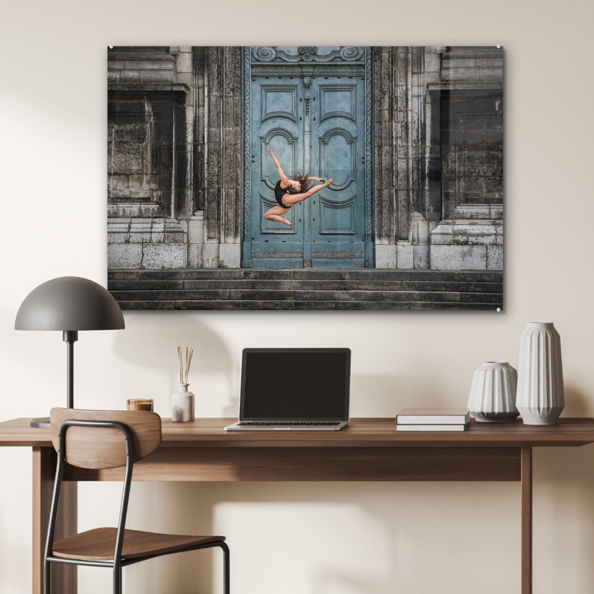 Schlafzimmer MuchoWow (1 vor St), Acrylglasbild Tanzende Ballerina Wohnzimmer & einer Acrylglasbilder Tür,