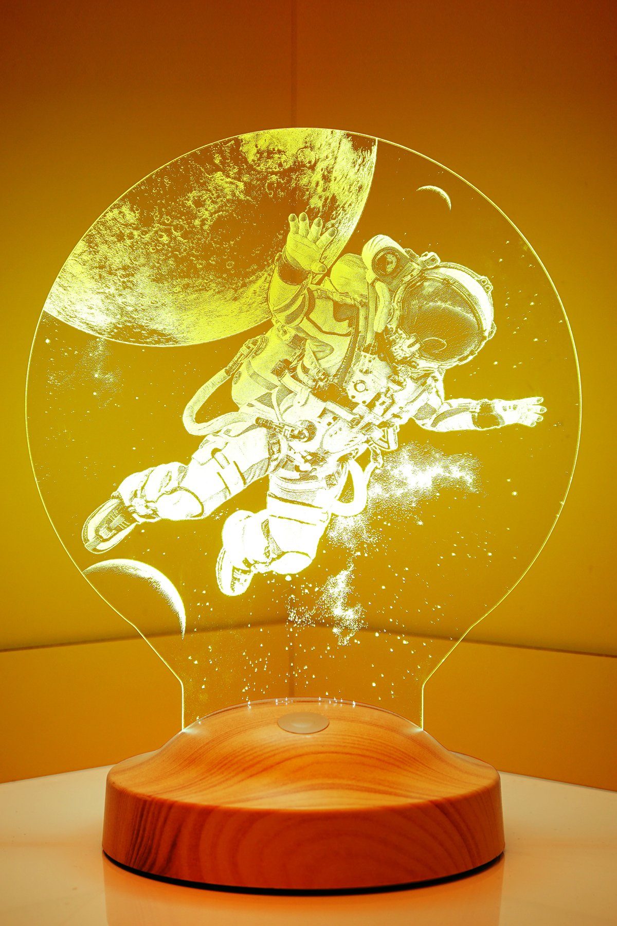 Geschenkelampe LED Nachttischlampe Astronaut Figur Gravity 3D Gravur Geschenk für Jungen, Farbwechsel, Leuchte 7 Farben fest integriert, Geburtstagsgeschenk für Kinder, Babys