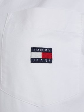Tommy Jeans Blusentop TJW BADGE BOYFRIEND mit Tommy Jeans Logo-Badge
