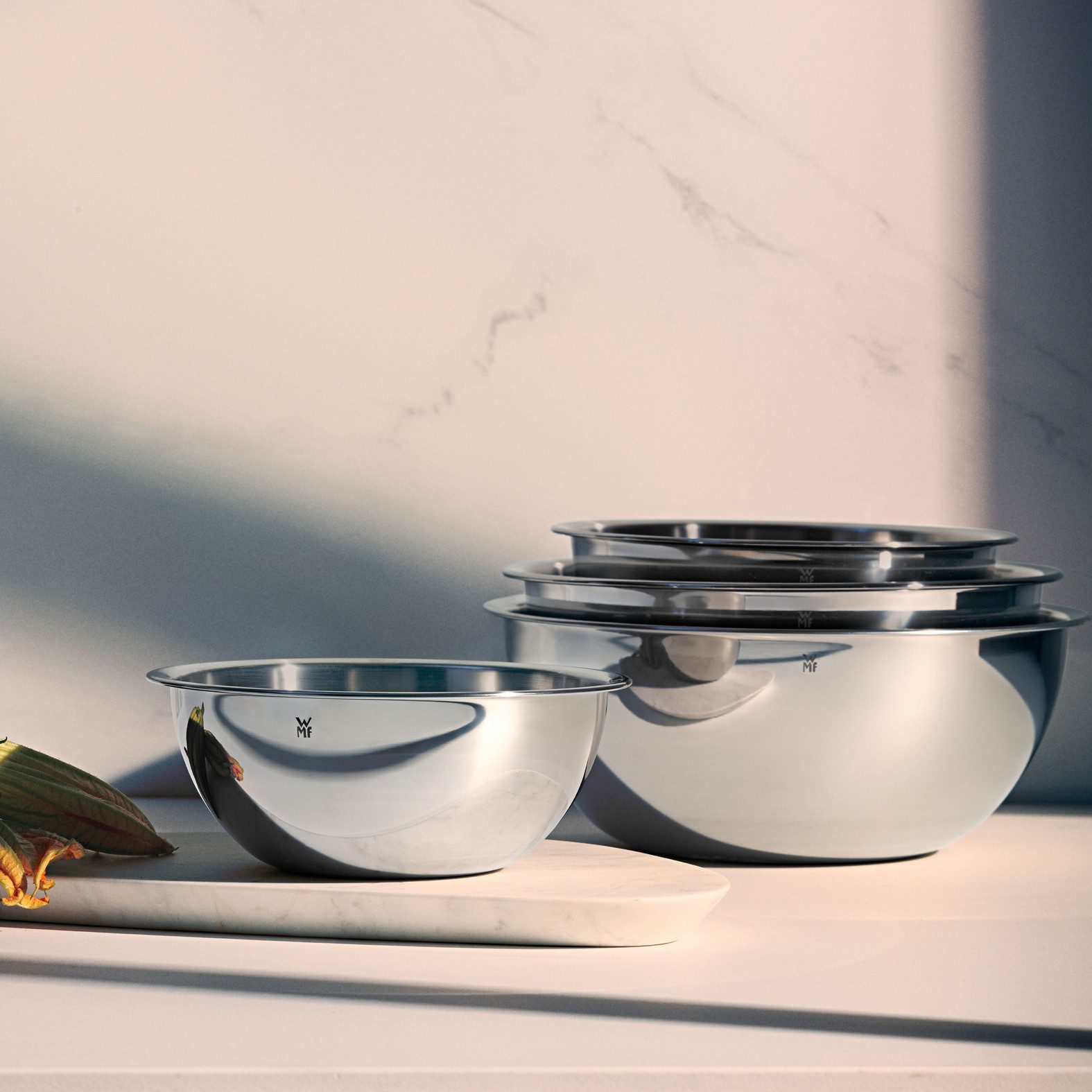 WMF Schüssel Set Gourmet (16/18/22/24 cm), 360° Schüttrand, tropffreies Ausgießen, Edelstahl, (Set, 4-tlg), vielseitig, stapelbar, platzsparende Aufbewahrung