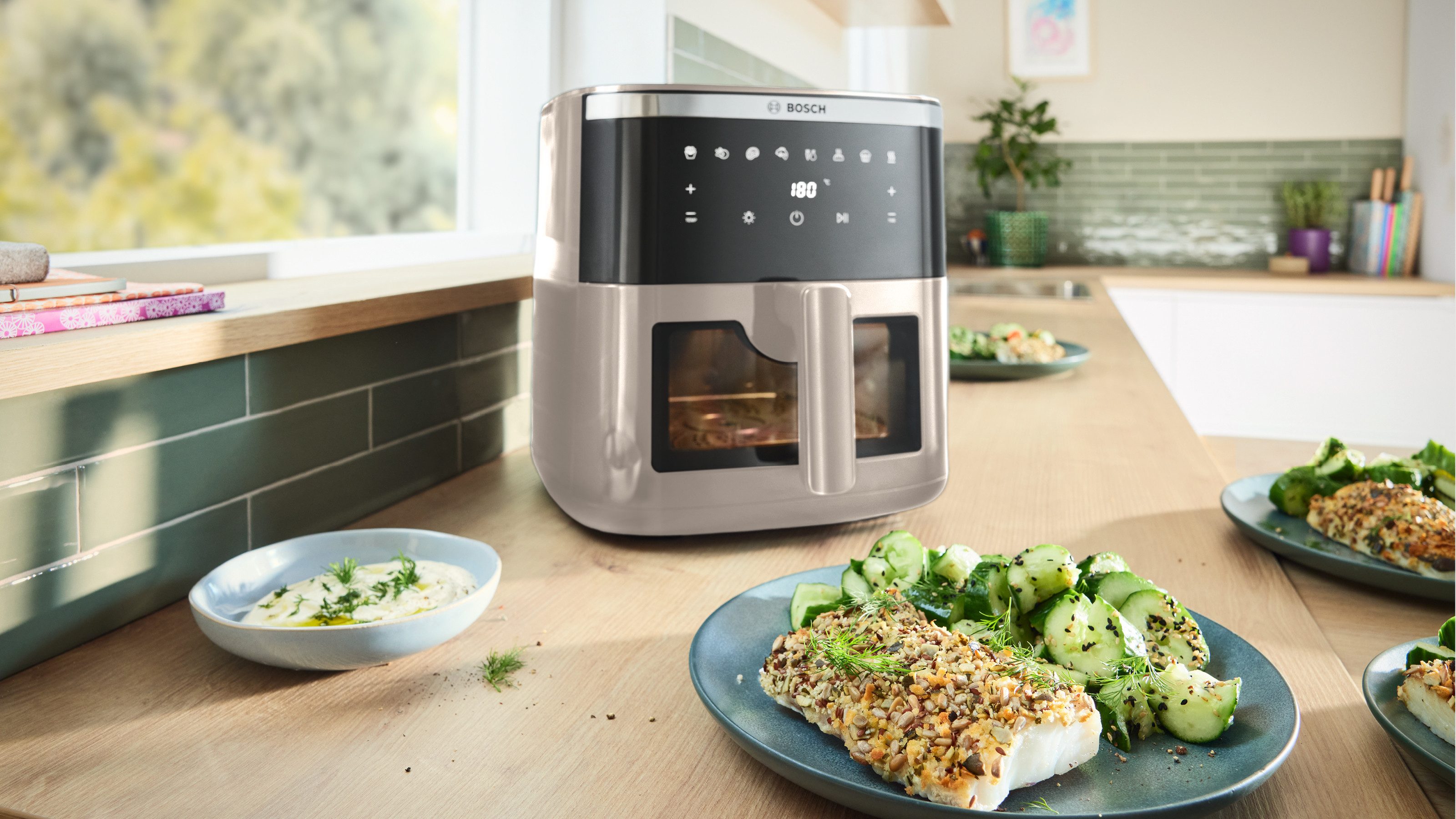 BOSCH Heißluftfritteuse XXL Air Fryer Serie 6, MAF671C0, 7,1l, Fenster, 7 Programme, creme, 1800 W, Innenlicht, Schüttelalarm, Korb spülm.geeignet