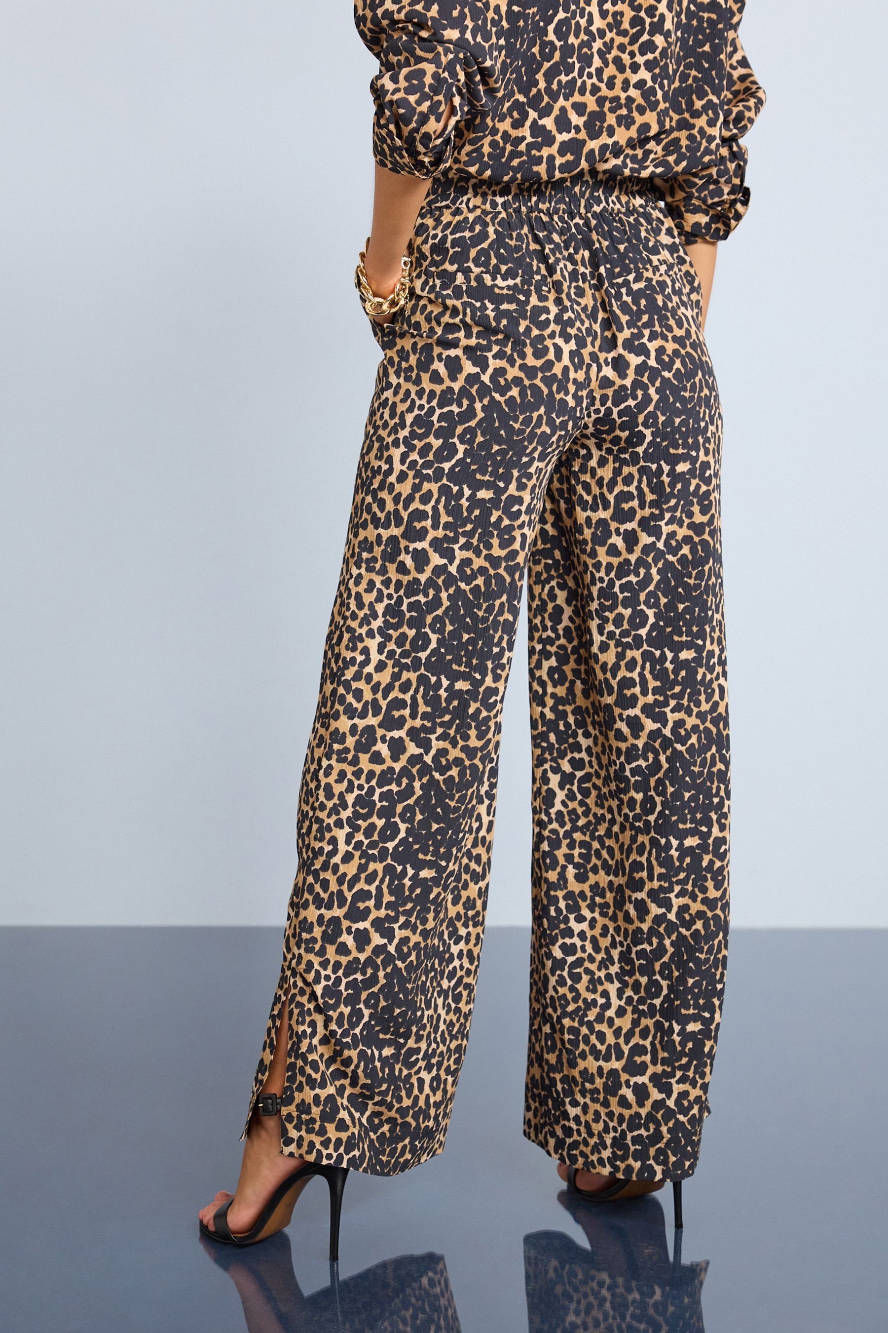 Marlene-Hose mit Hose Bein Next (1-tlg) Animal Print weitem Strukturierte