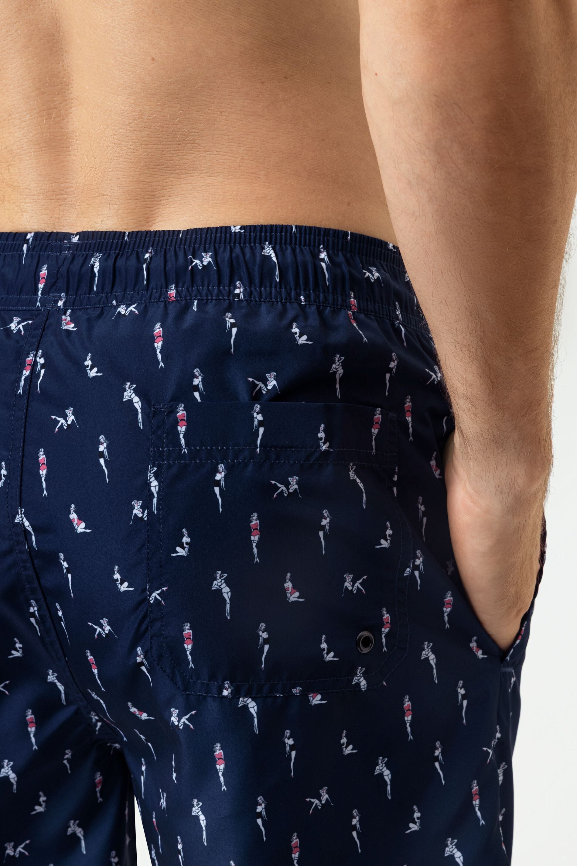Mey Badeshorts Mey Herren Badeshort Serie Pin Up Doll mit Print (1-St) Lässige Badeshort mit Print, Meerwasser-Resistenz