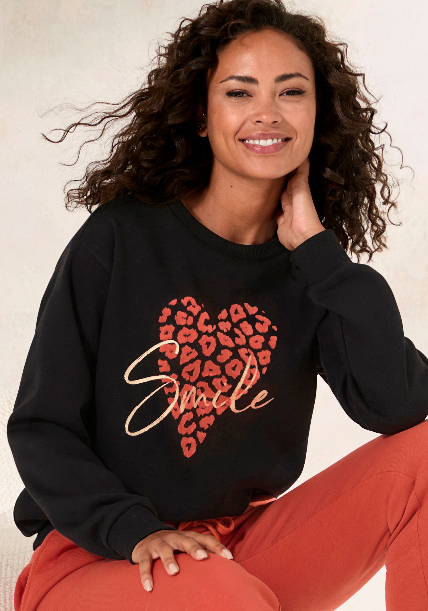 LASCANA Sweatshirt Lounge Sweatshirt mit Herz Leo Druck Loungewear