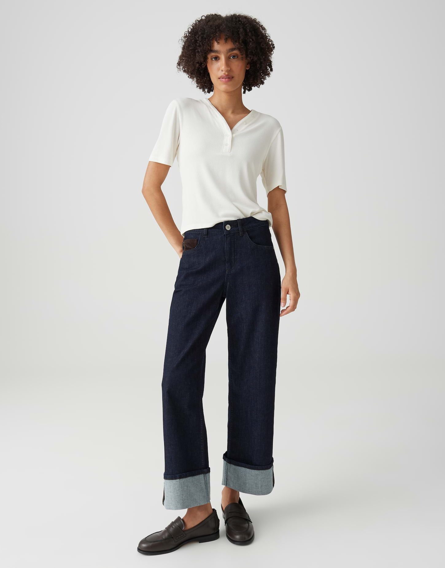 OPUS Kurzarmshirt mit feiner Rippe Femininer Ausschnitt mit leichter Transparenz – Bild 5 von 5