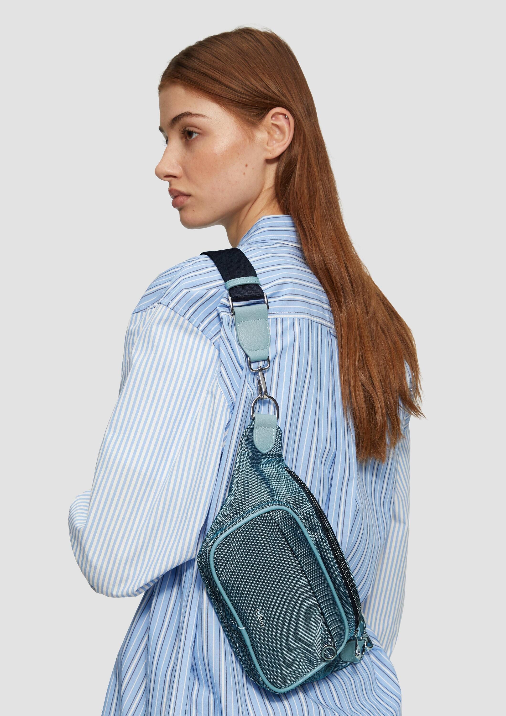 s.Oliver Gürteltasche Tasche, Bauchtasche aus Nylon mit Logo und abnehmbaren Trägern
