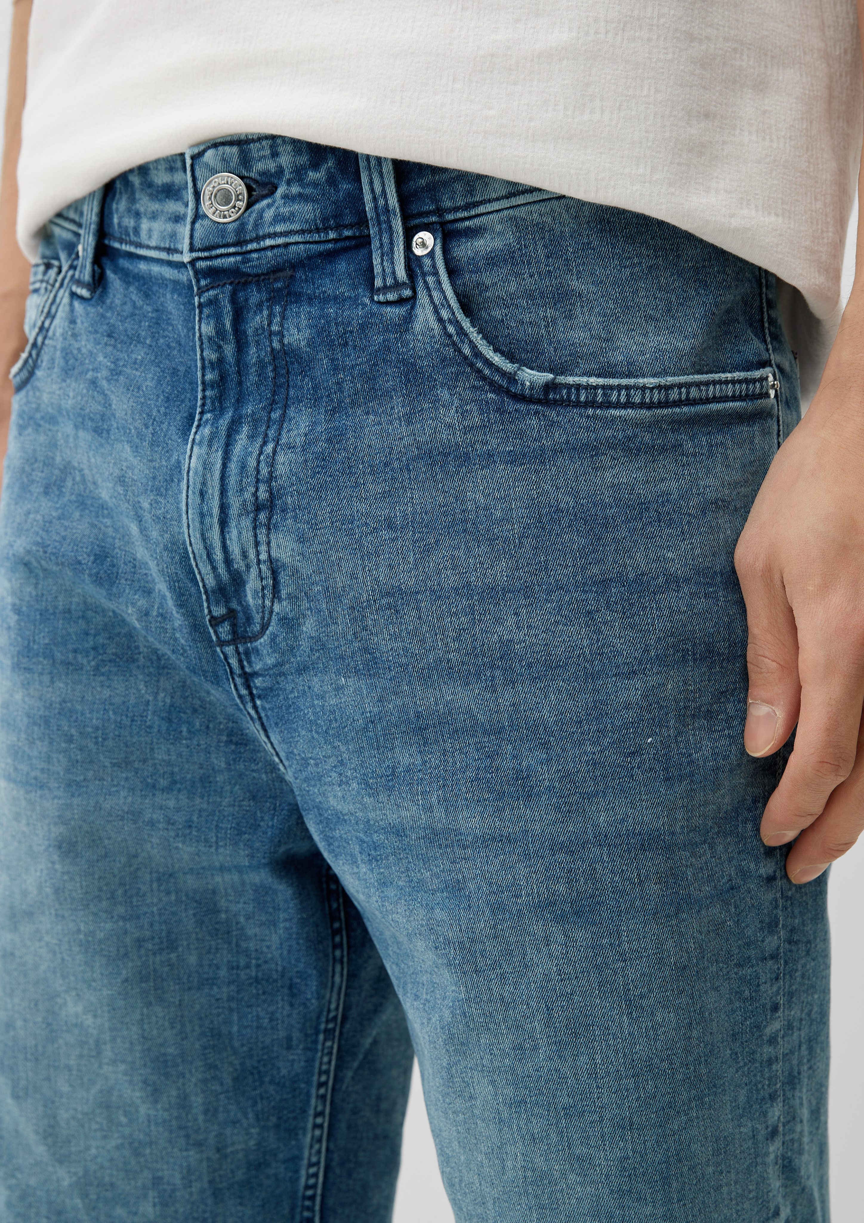 s.Oliver Jeansshorts Jeans / mit Reißverschluss, Keith im einen Straight Leg, 5-Pocket-Design Taschen Knopfverschluss, / Mid / Slim hat Rise Fit mit