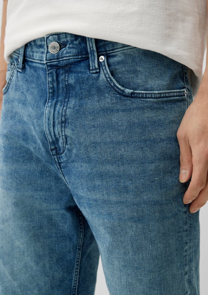 s.Oliver Jeansshorts Jeans Keith / Slim Fit / Mid Rise / Straight Leg, hat  einen Knopfverschluss, mit Reißverschluss, mit Taschen im 5-Pocket-Design