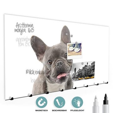 Primedeco Garderobenpaneel Magnetwand und Memoboard aus Glas Hund streckt Zunge raus
