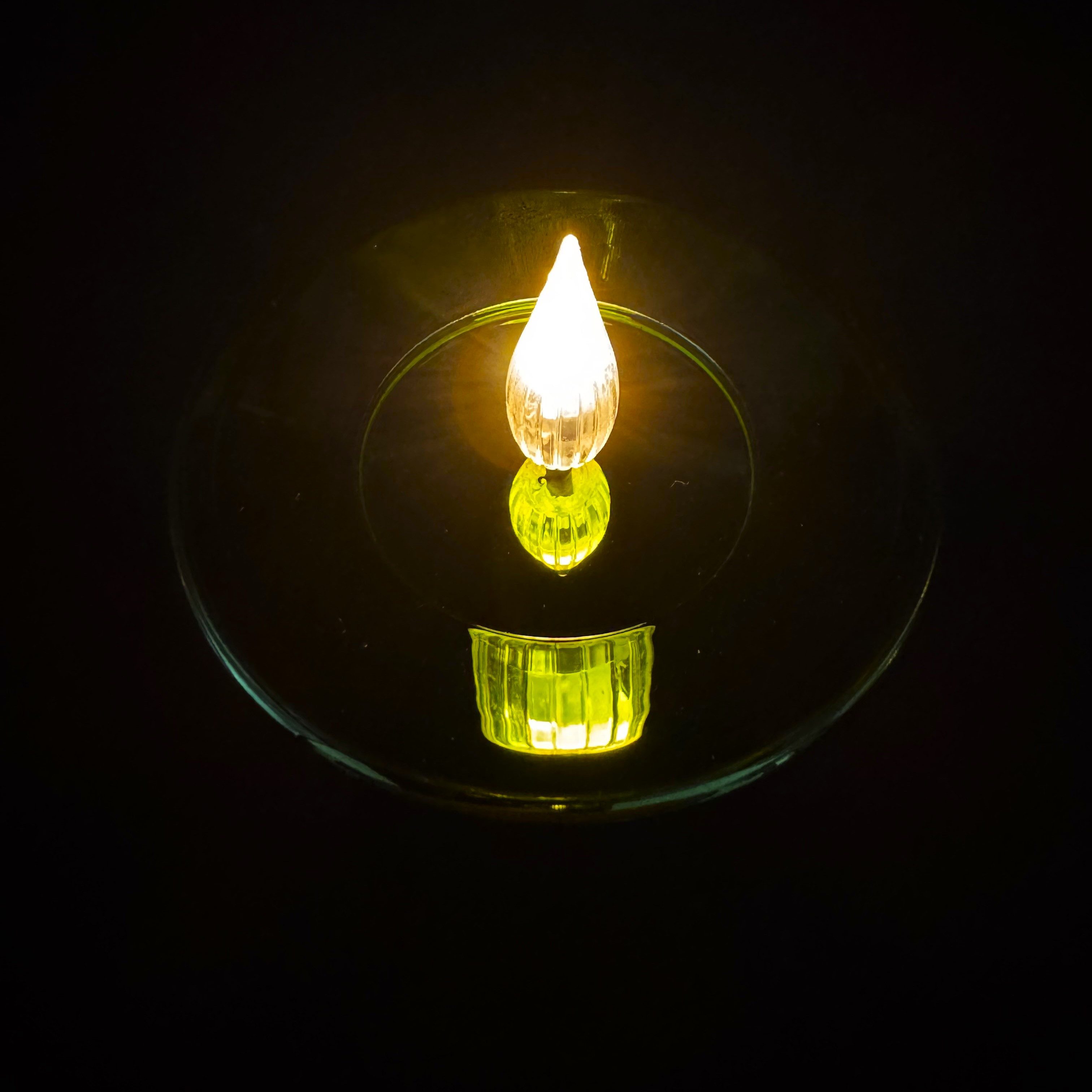 Online-Fuchs LED-Kerze 4 LED Kerzen mit 6-Stunden Timer und Hochglanz Oberfläche (in den Farben Silber, Rot, Rosé, Blau und Grün, realistische Flamme aus Acrylglas), Outdoor geeignet - Deko für Herbst, Winter und Weihnachten