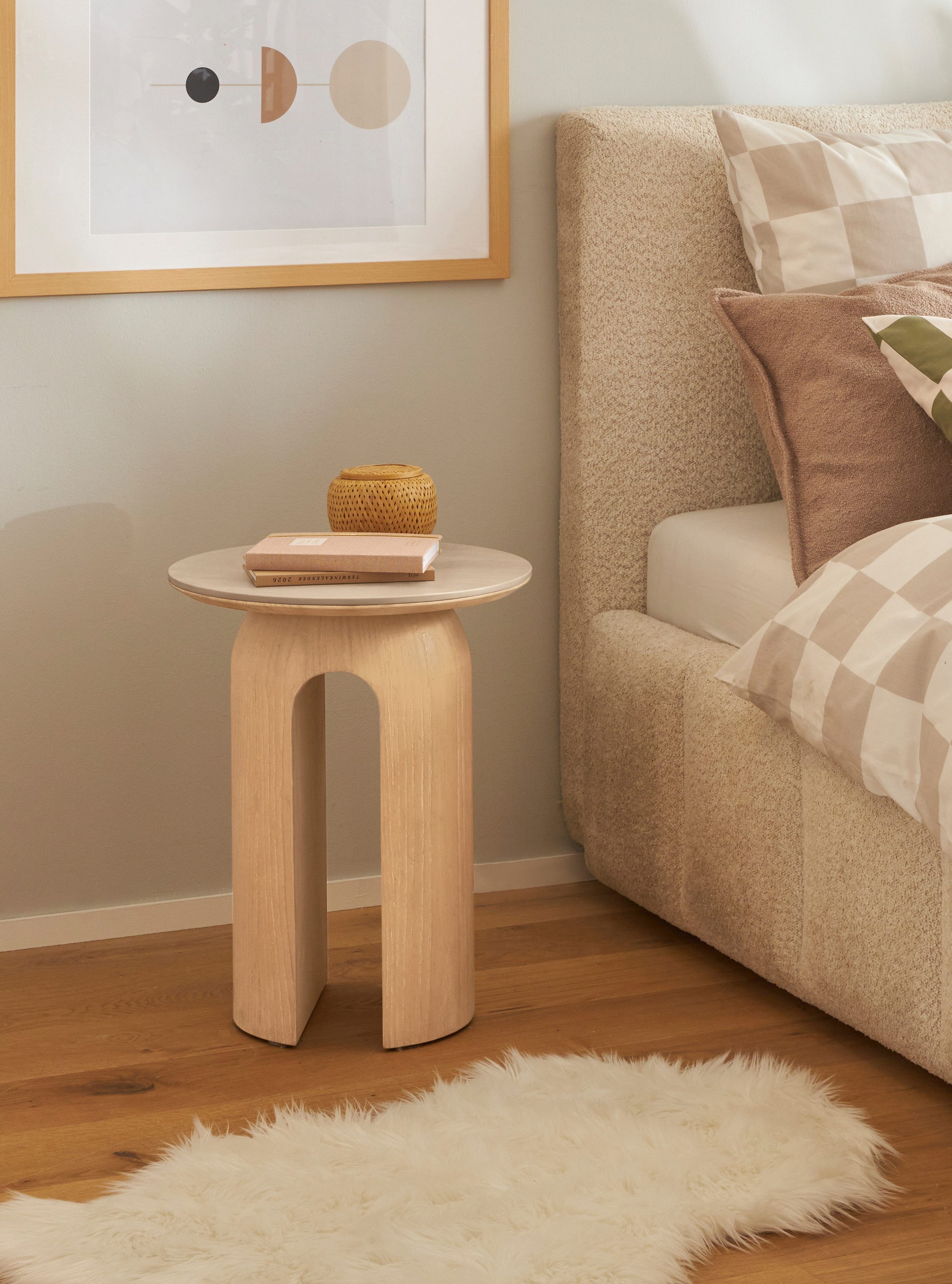 homsy by Ana Johnson Beistelltisch Laysy, Holzdesign aus Esche, U-Form, Keramik Tischplatte, Breite 45 cm