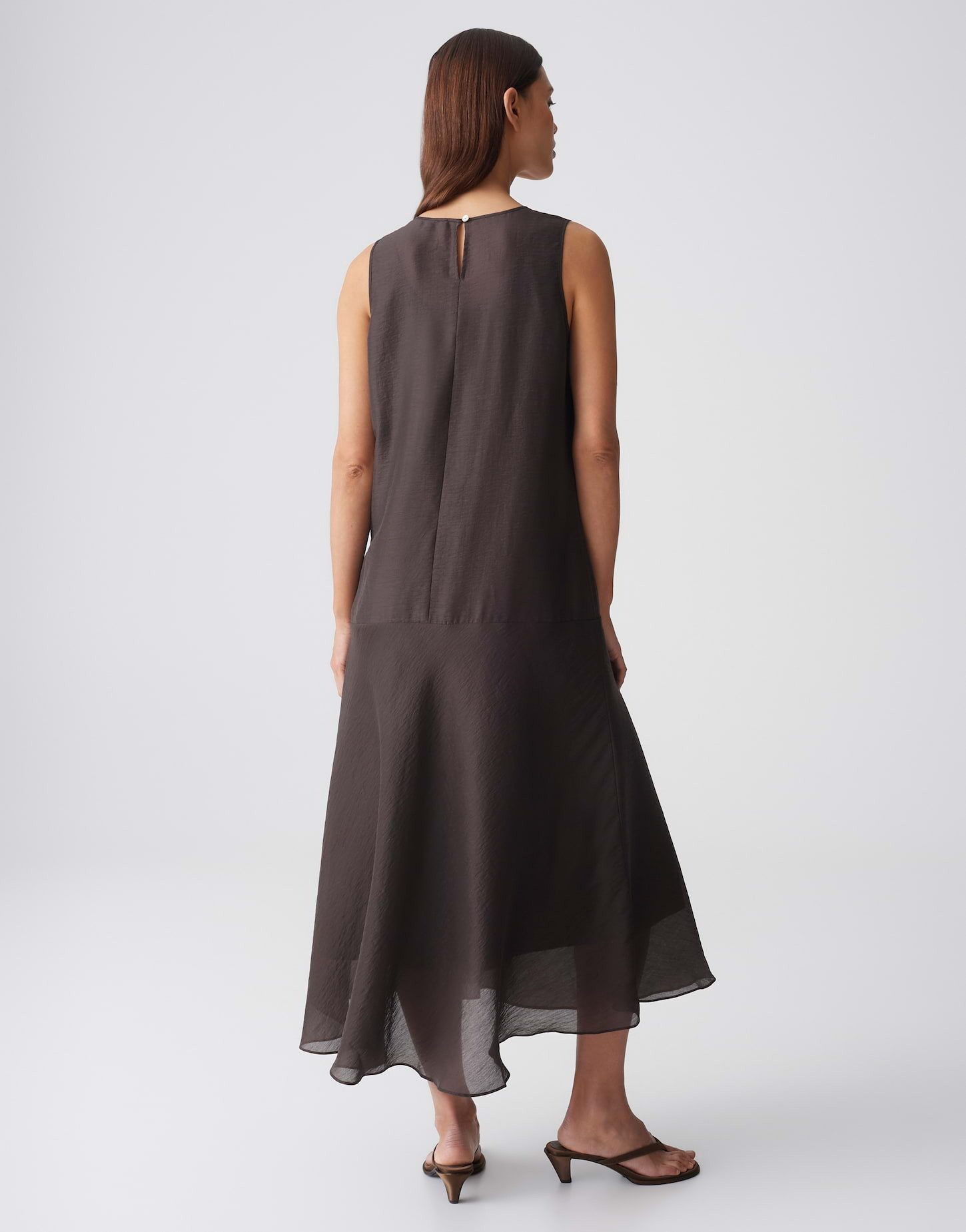 OPUS Sommerkleid Welsa aus leichter Webware mit dezenter Struktur Das Volantdetail bringt Bewegung in die Silhouette