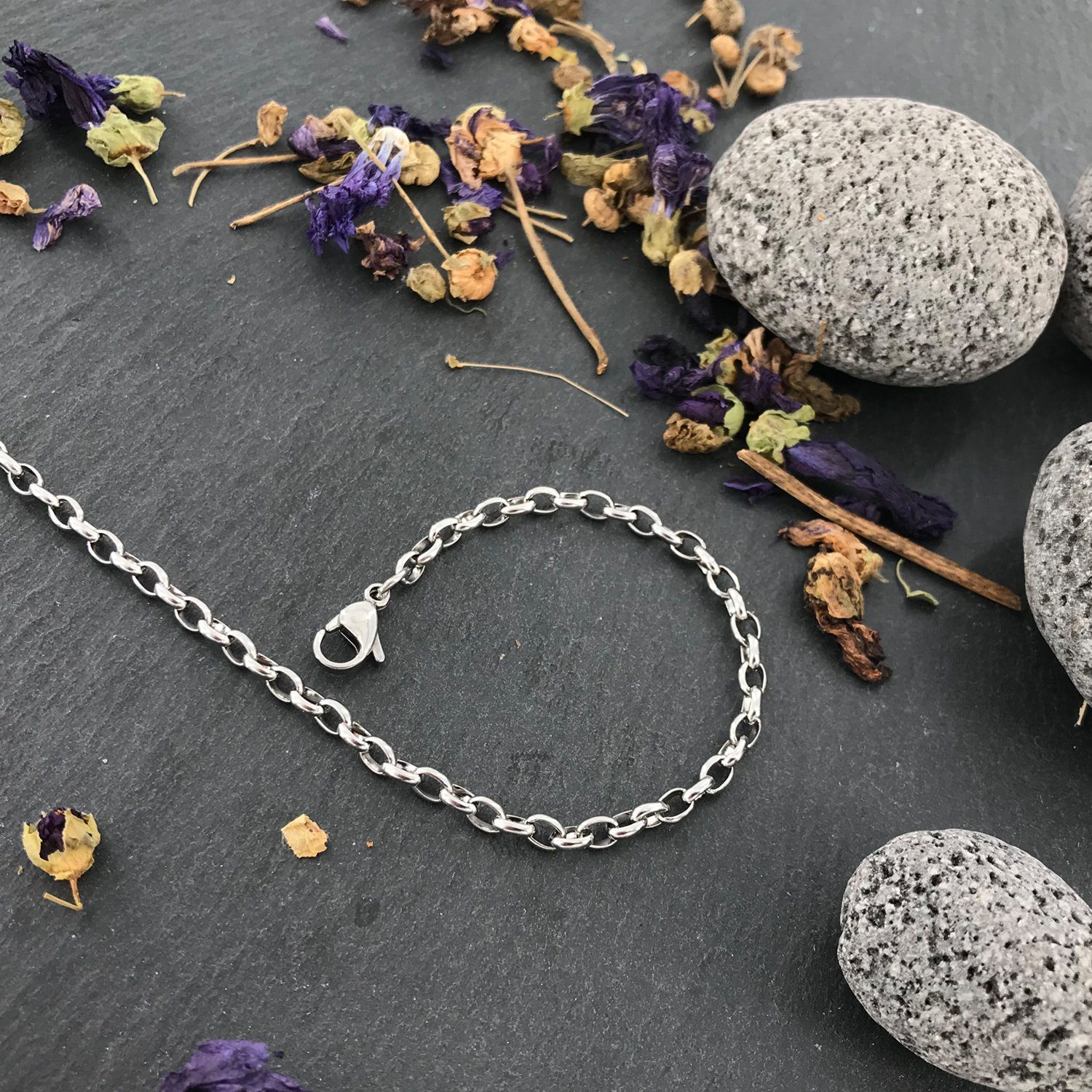 Morella Kette mit Anhänger Morella Damen Halskette mit Engelsflügel Anhänger und Klangkugel (2-tlg., Kette inkl. Klangkugel und Samtbeutel), Samtbeutel