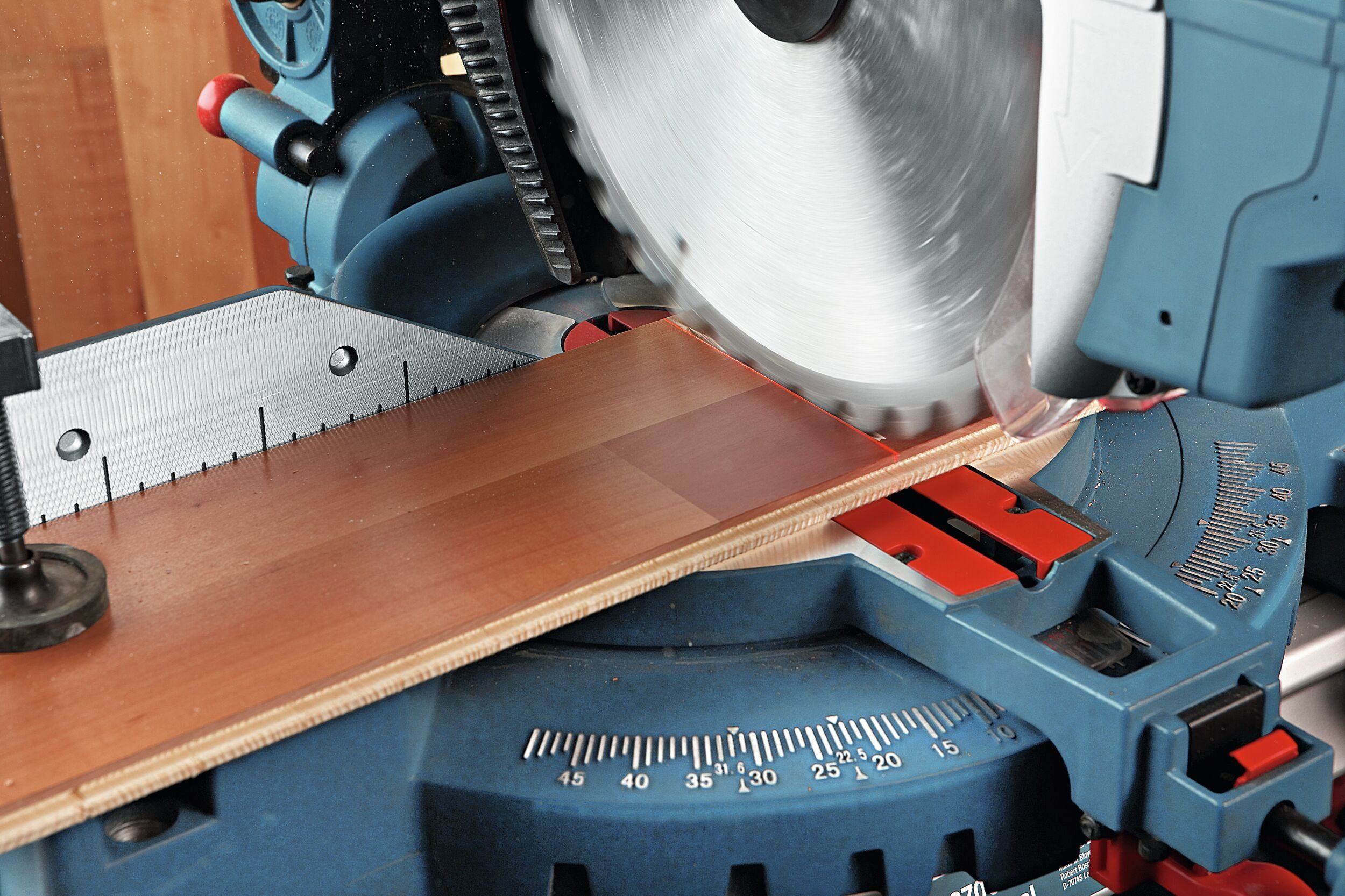 Bosch Professional Kapp- und Gehrungssäge GTM 12 JL, Kombinationssäge - im Karton