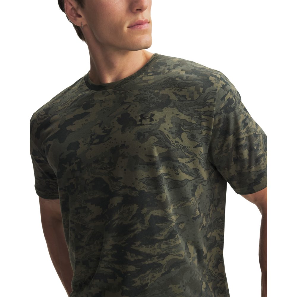 Under Armour® T-Shirt UA ABC CAMO SS sportlicher Stil, kurze Ärmel, aus Baumwolle und Polyester