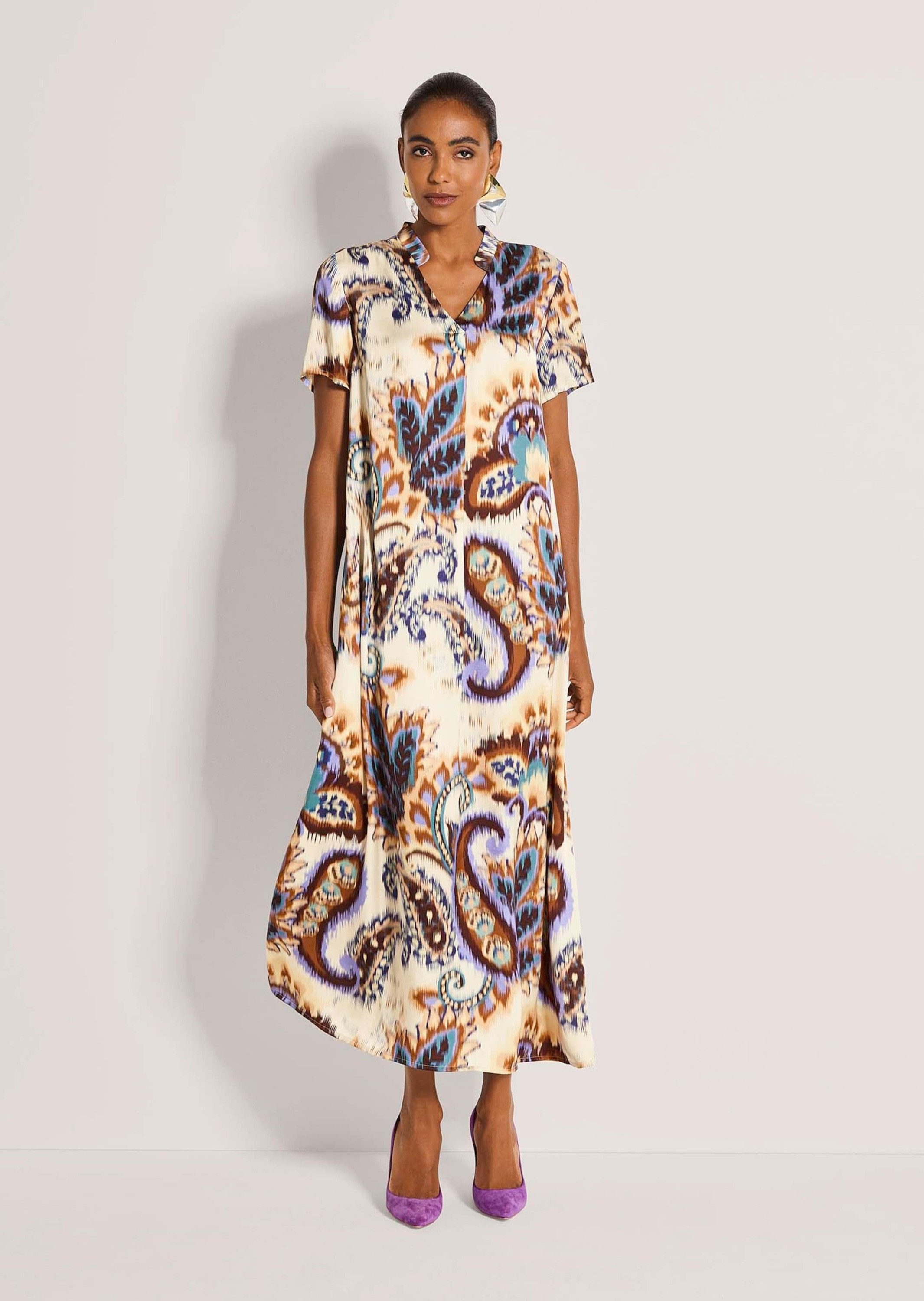 MADELEINE Maxikleid Druckkleid mit Paisley-Muster Viskosekleid mit V-Ausschnitt, Taschen, Kurzarm und Wadenlänge