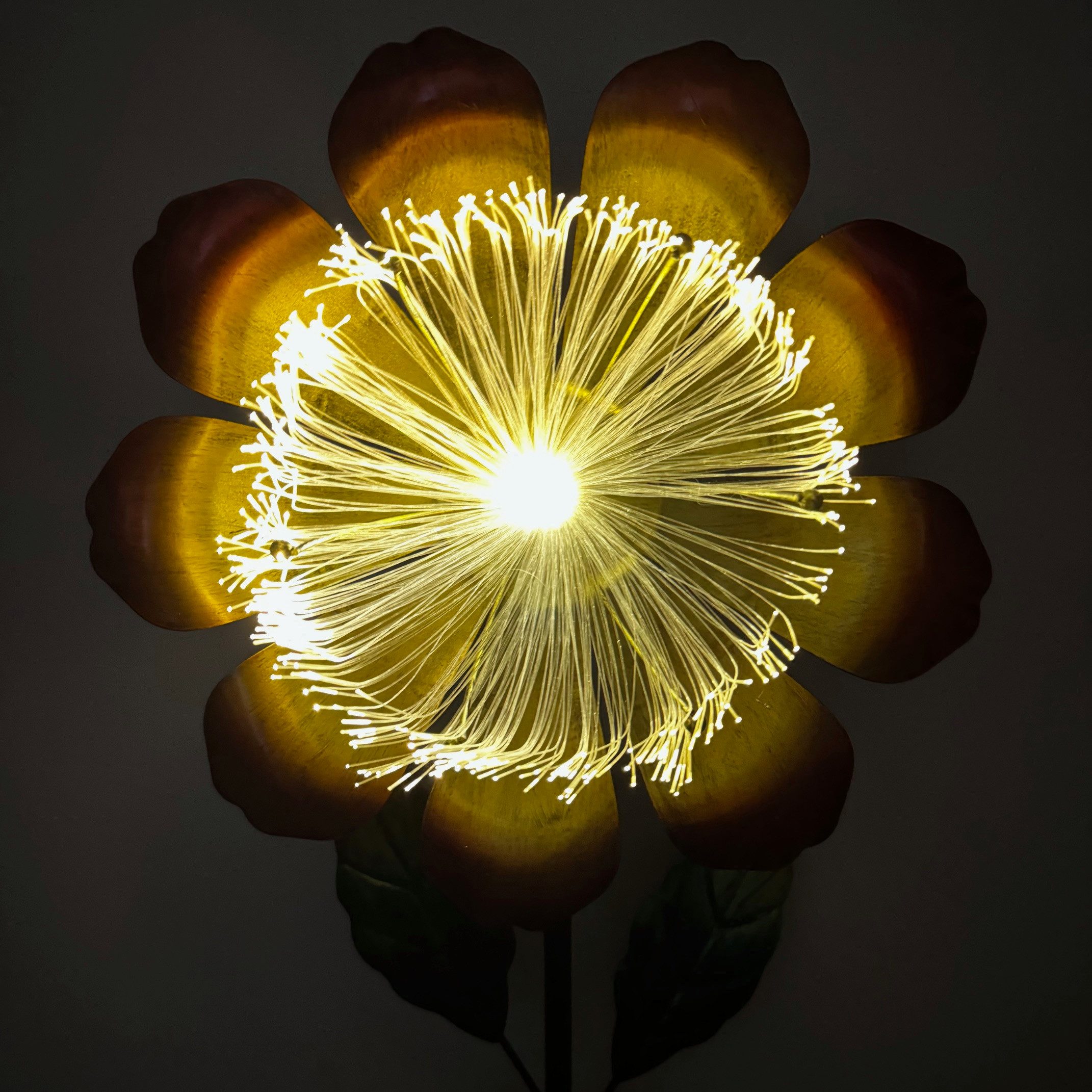 Online-Fuchs Gartenstecker magische Blume aus Metall, LED Solarleuchten für außen (warmweiß oder im seichten Farbwechsel, 100 cm groß) Dekoration für Garten, Ba – Bild 2 von 5