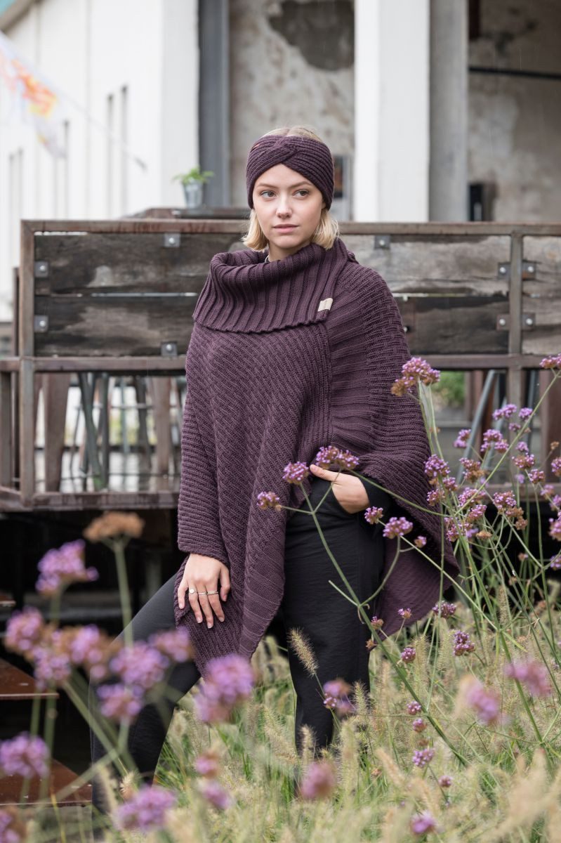 Knit Factory Strickponcho Nicky Ponchos One Size Glatt Lila (1-tlg) modern Strickware Strickartikel Poncho