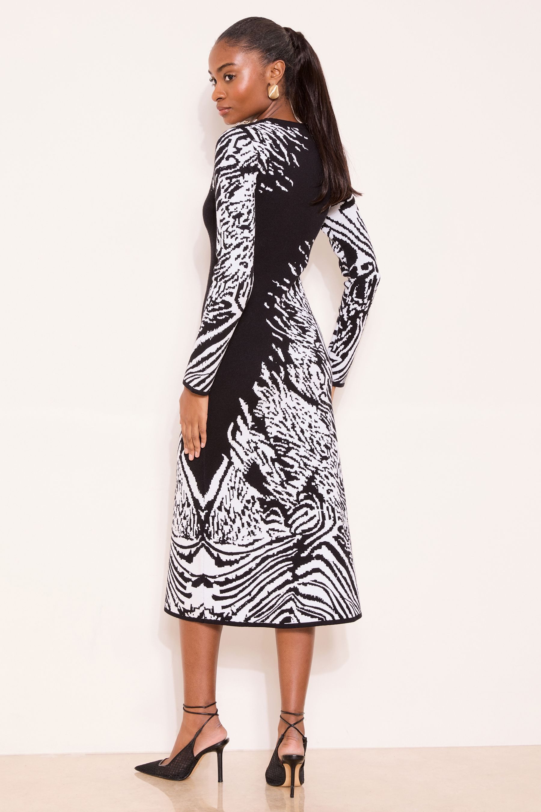LIPSY Midikleid Lipsy Fit and Flare Midi-Strickkleid, Regular (1-tlg)