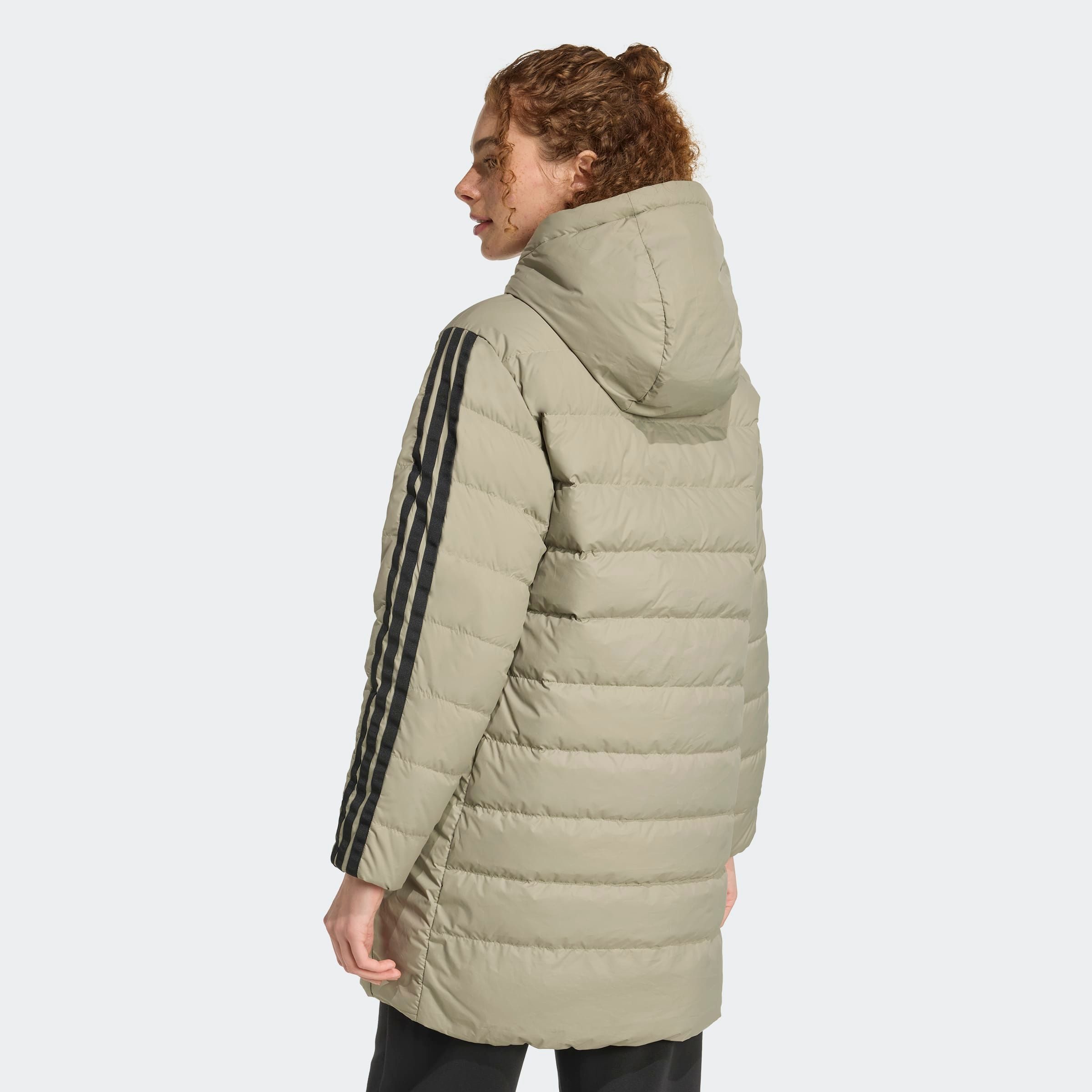 adidas Sportswear Daunenjacke ESSENTIALS CLIMAWARM 3-STREIFEN LIGHT DAUNENPARKA MIT KAPUZE Winterjacke Damen