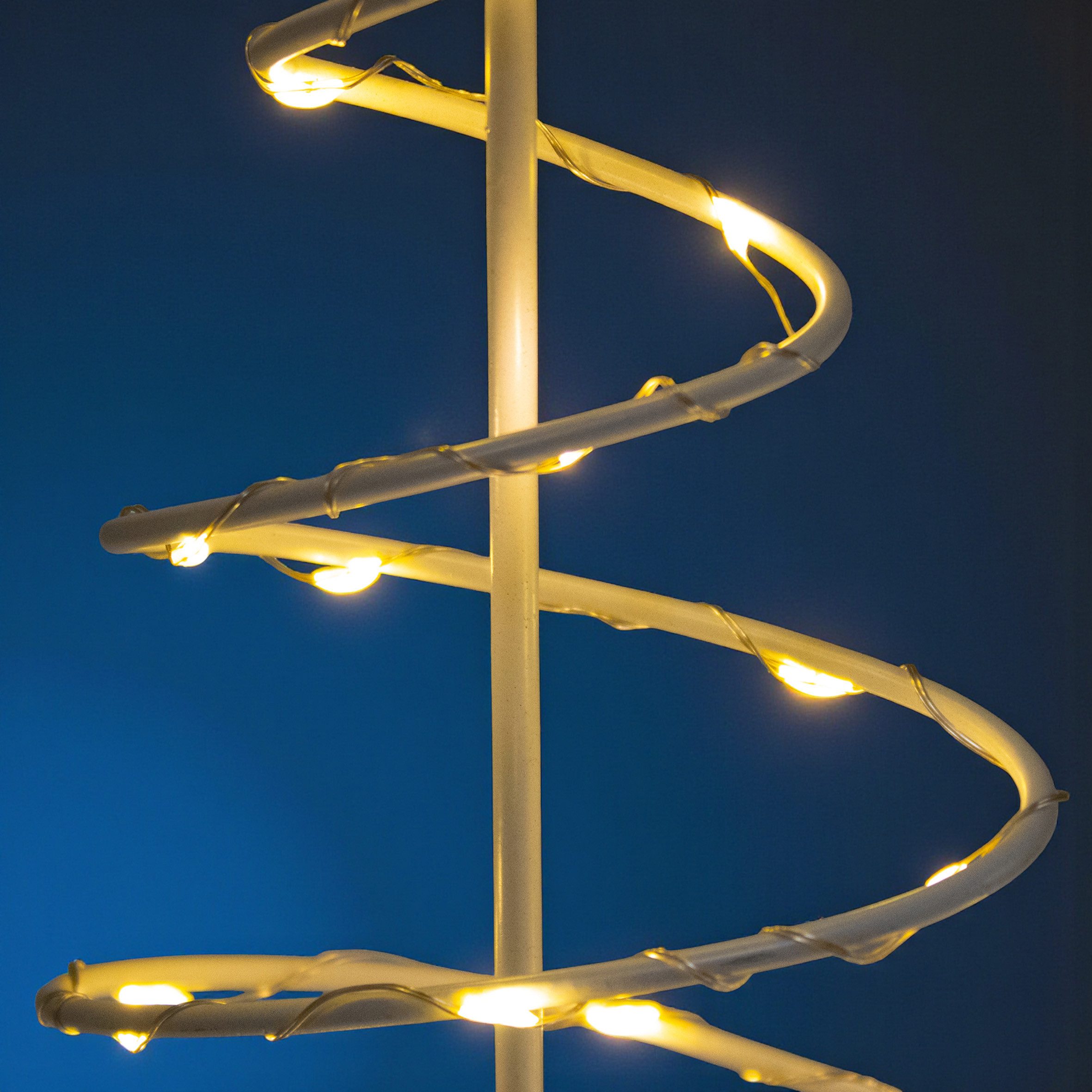 Spetebo LED Baum Spiral Aufsteller 46 LED aus Metall, Timer Funktion (6 Stunden AN / 18 Stunden AUS), LED fest integriert, warm weiß, AN / AUS / Timer Schalter  – Bild 5 von 5