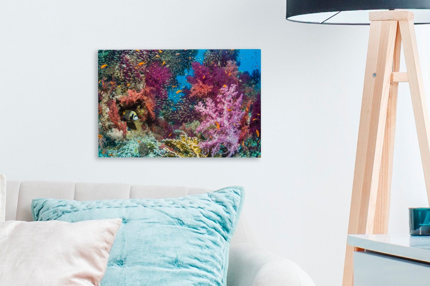St), leuchtenden Die (1 30x20 OneMillionCanvasses® Wandbild der schwimmenden, Farben Wanddeko, Leinwandbild cm Leinwandbilder, mit Aufhängefertig, Korallen verschiedenen