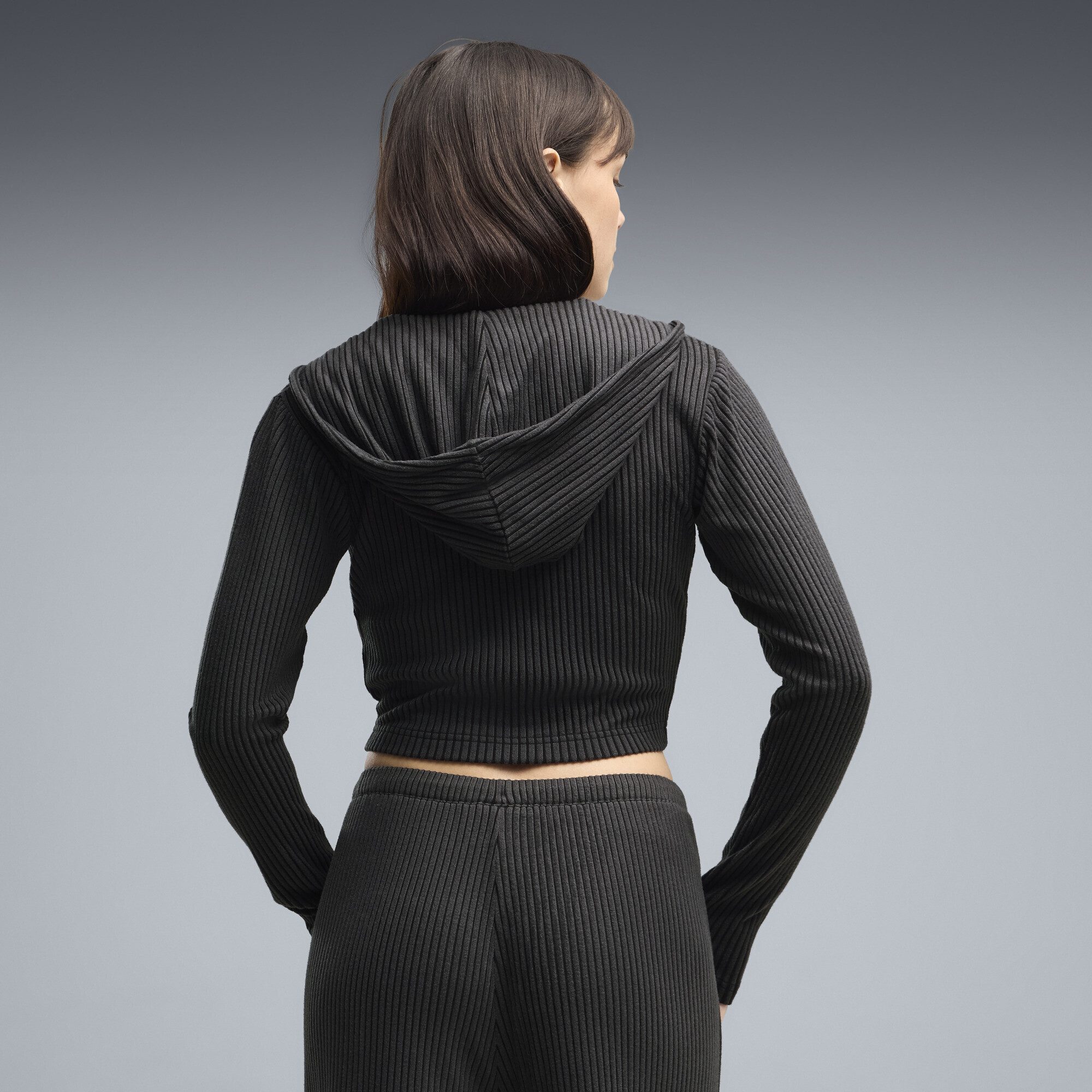 PUMA Hoodie Essentials Slim Gerippte Kapuzenjacke Damen